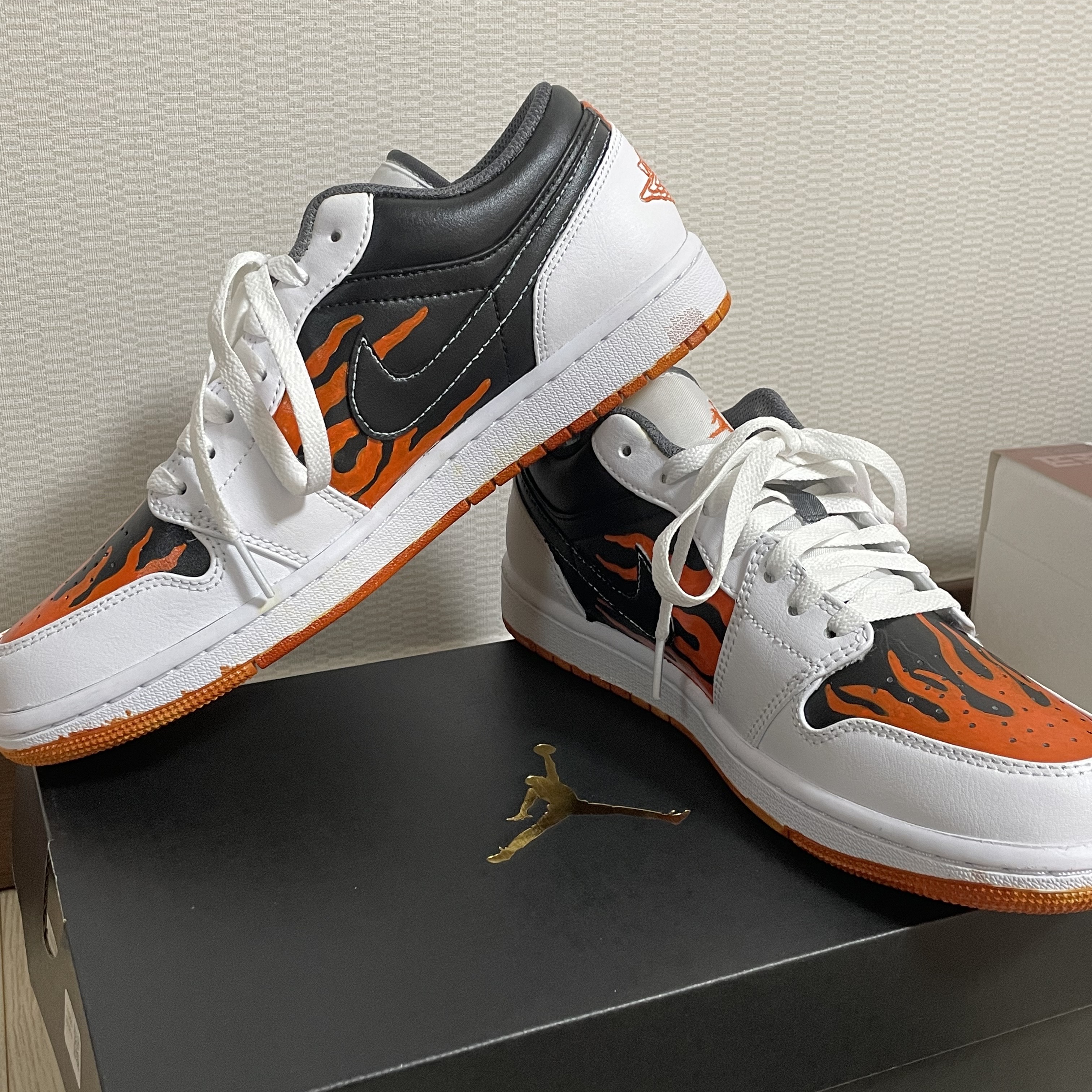 Jordan 1 Low Triple White 착용 스타일 - 1