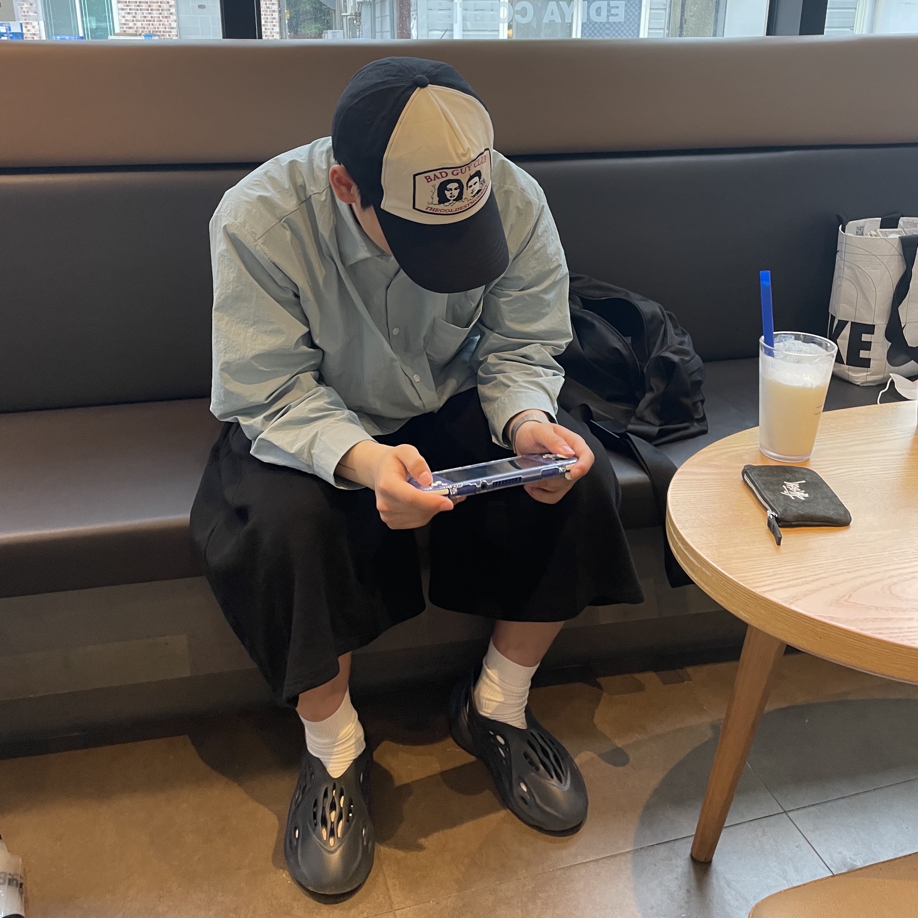 Adidas Yeezy Foam RNNR Mineral Blue, Nintendo Switch OLED White (Korean Ver.) 착용 스타일