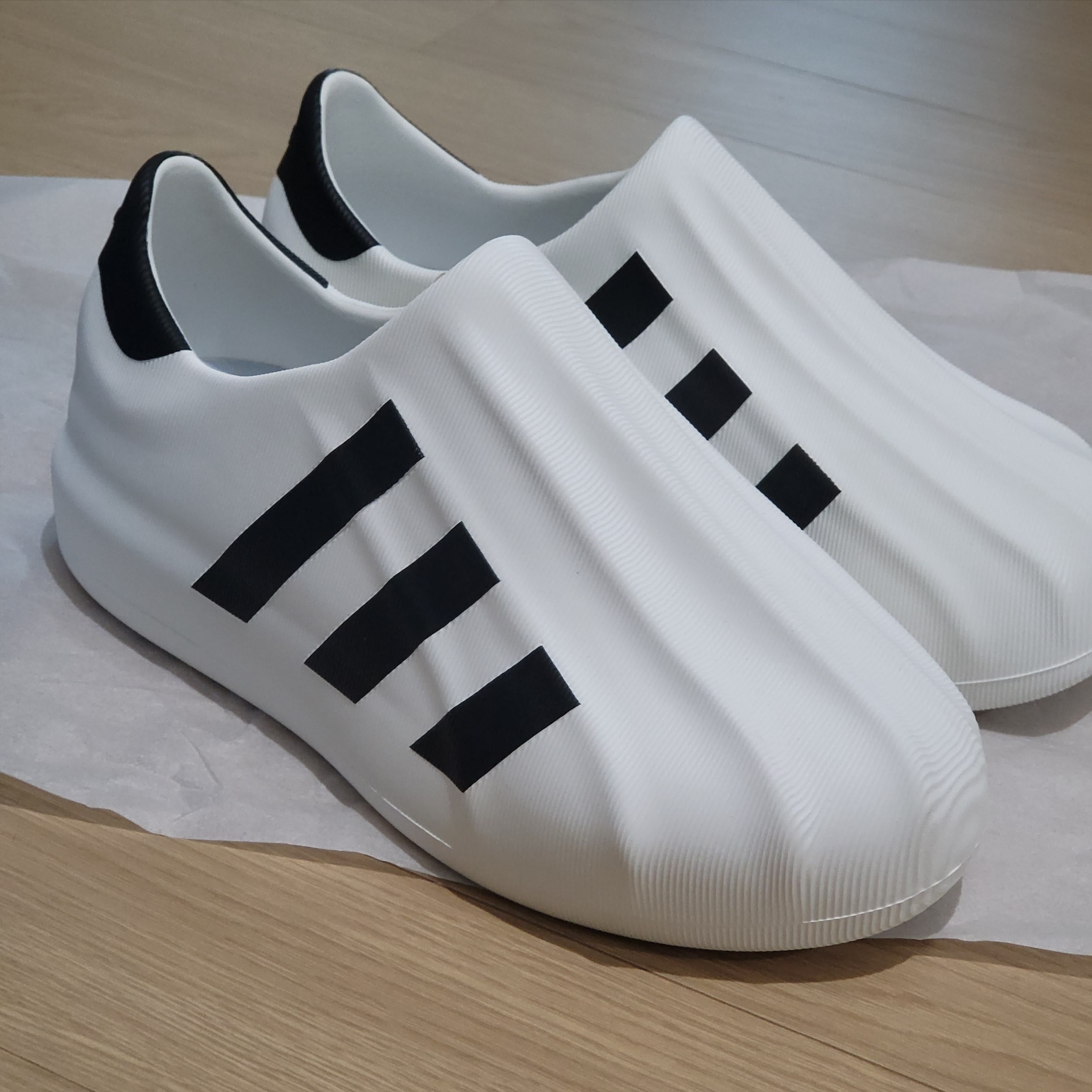 Adidas Adifom Superstar Core White 착용 스타일