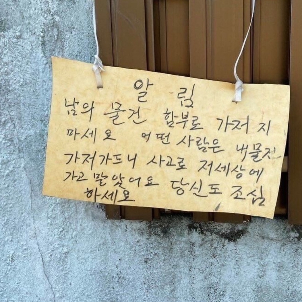 (W) 오트리 메달리스트 로우 레더 스니커즈 화이트, 유니클로 U 드로우스트링 숄더백 내츄럴 착용 스타일 - 4