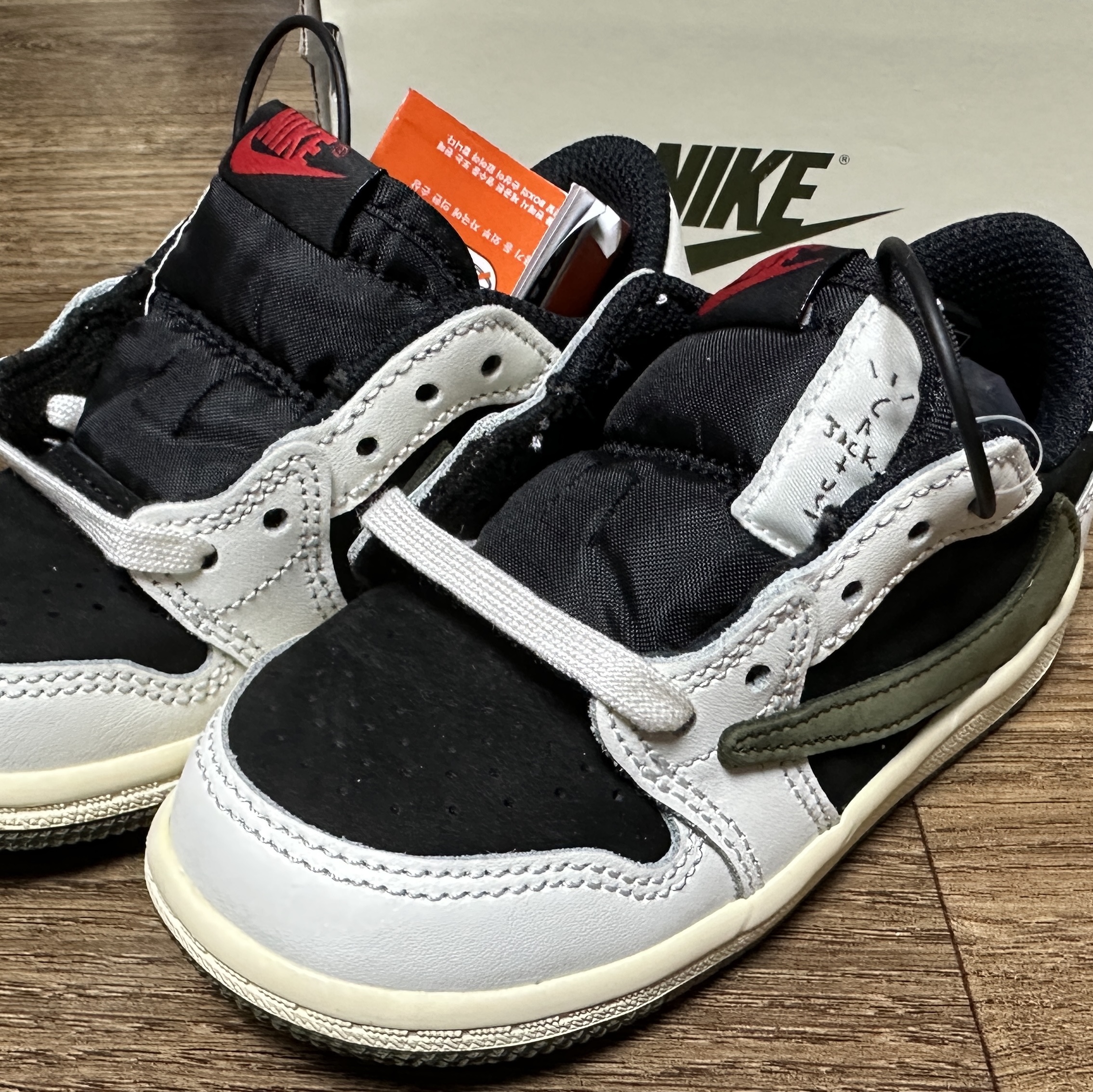 (TD) Jordan 1 x Travis Scott Retro Low OG SP Medium Olive 착용 스타일 - 2