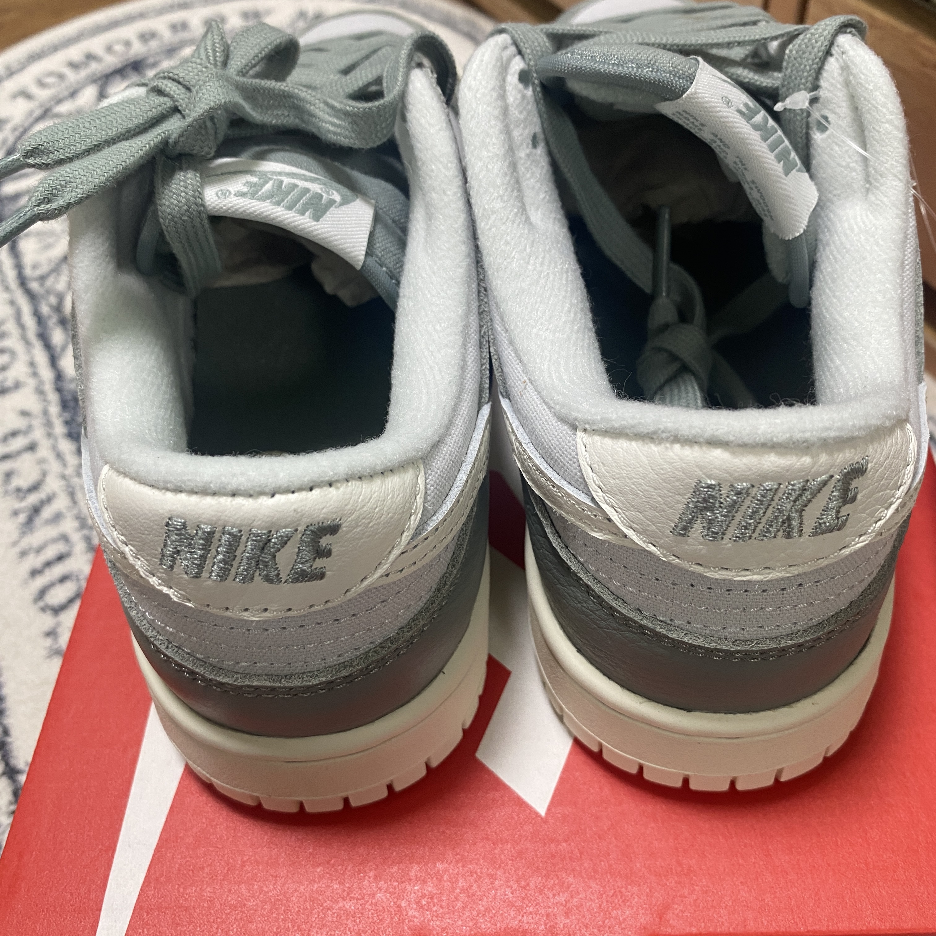 Nike Dunk Low Mica Green 착용 스타일 - 3