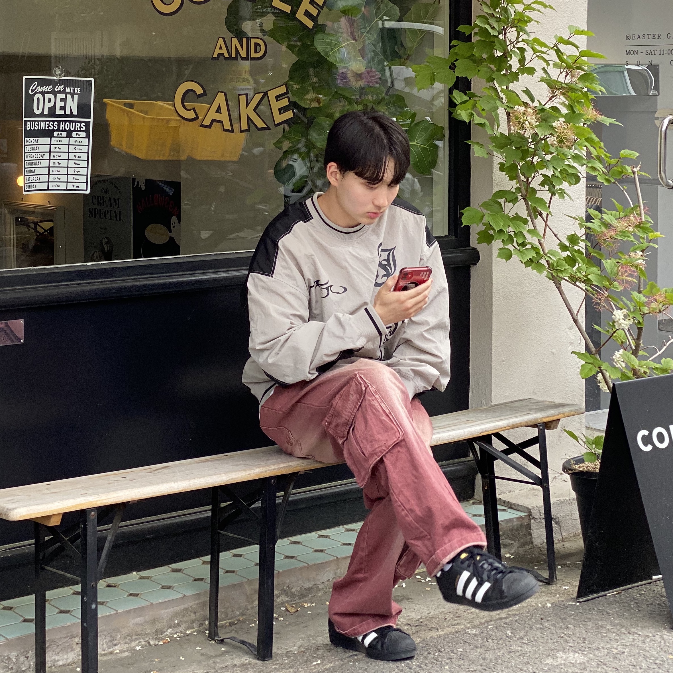 Adidas Superstar Core Black White 착용 스타일