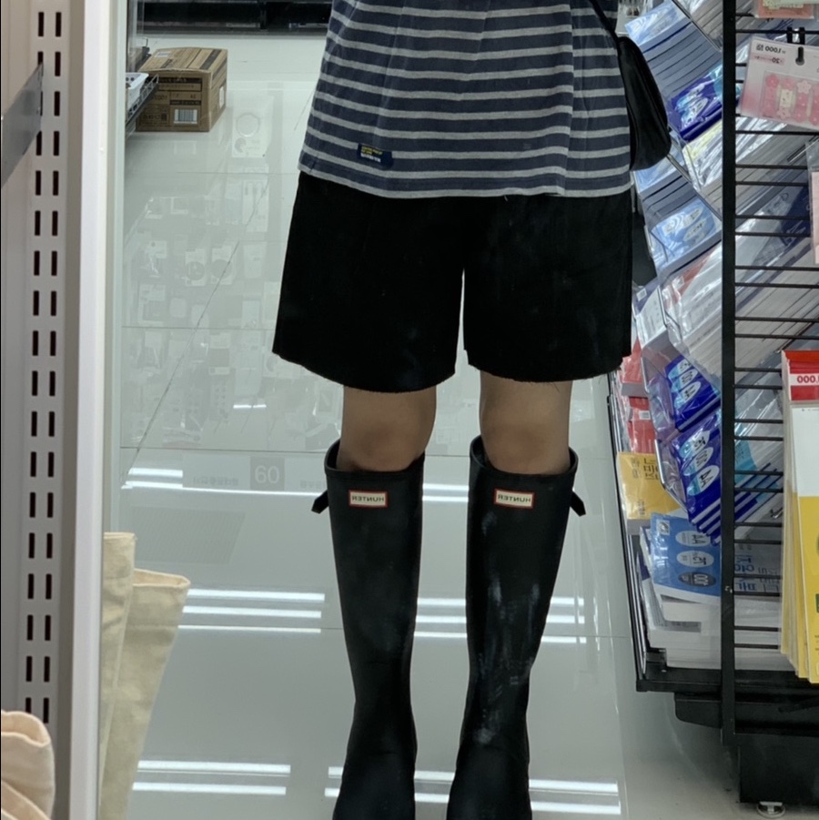 (W) 헌터 오리지널 톨 레인 부츠 블랙 착용 스타일 - 2