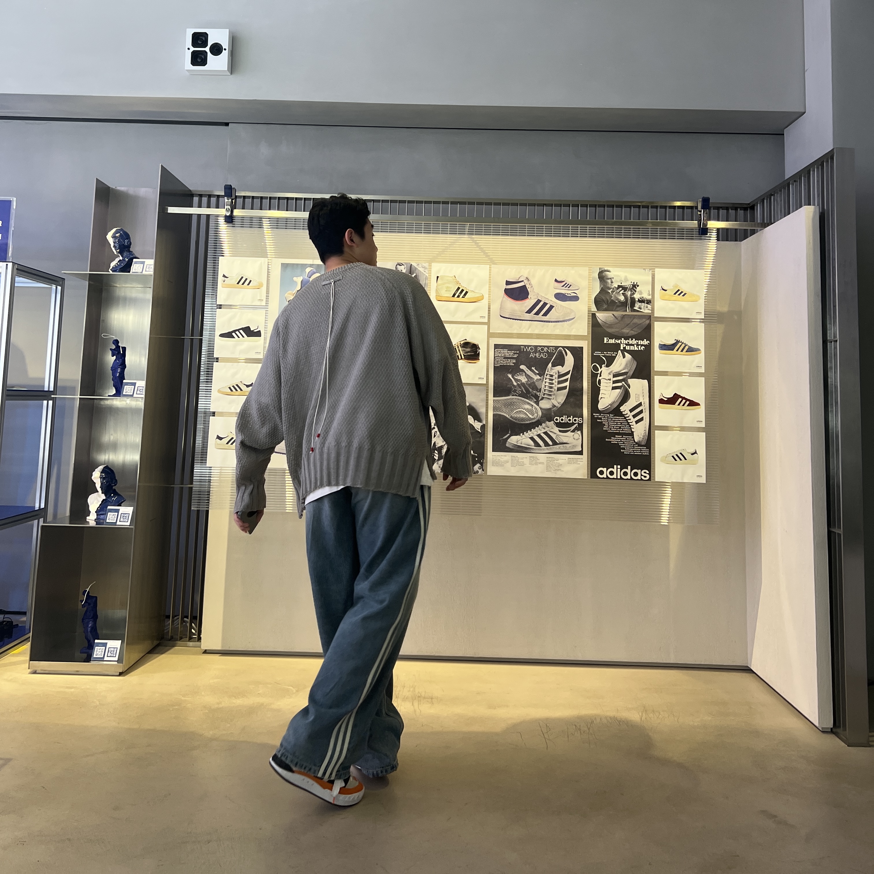 Adidas x Human Made Adimatic White, Balenciaga x Adidas Large Baggy Trousers Blue 착용 스타일 - 1