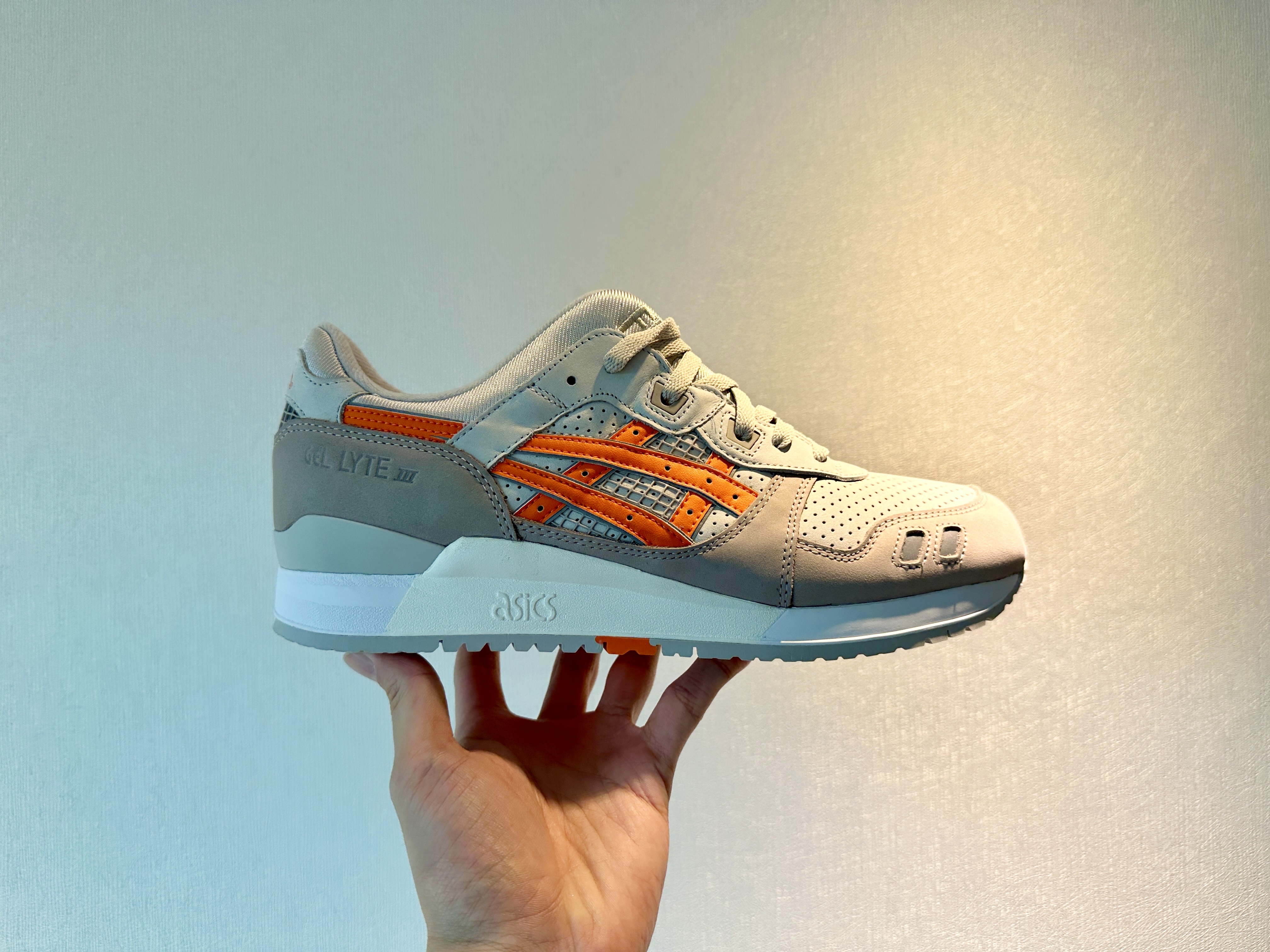 Asics x Ronnie Fieg Gel-Lyte III Remastered Pumice Stone 착용 스타일 - 1