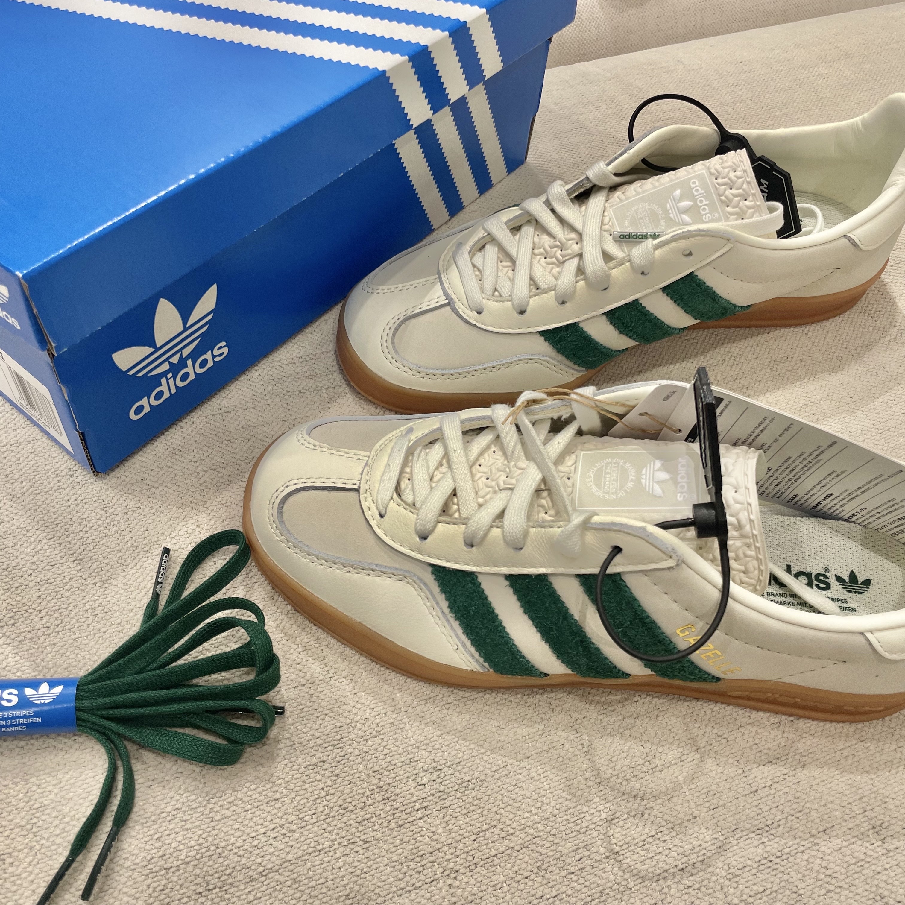 Adidas x Emmi Gazelle Indoor Off White Dark Green 착용 스타일