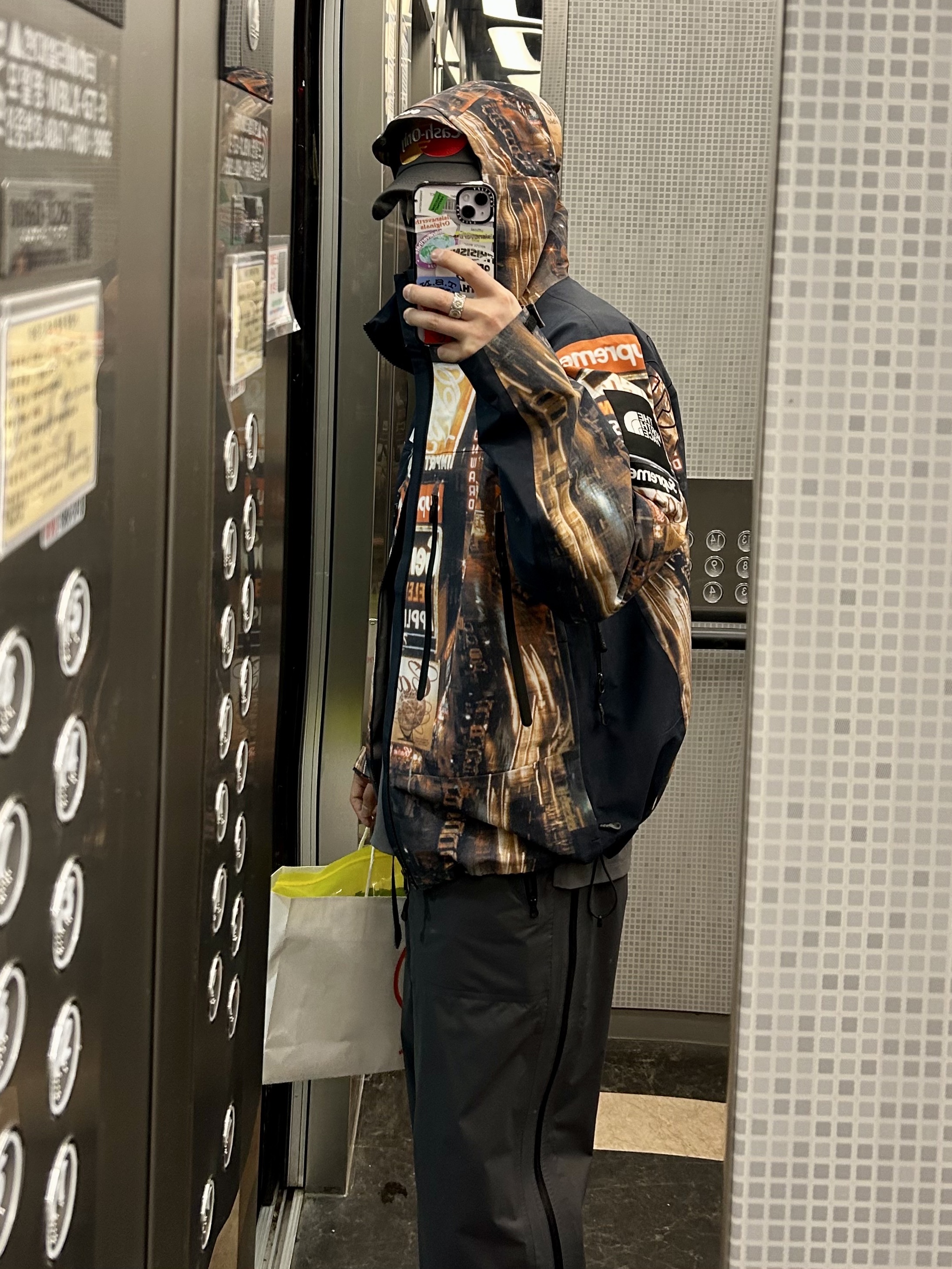 Supreme x The North Face Taped Seam Shell Jacket Times Square - 22FW, New Balance x Aime Leon Dore 860v2 Red 착용 스타일 - 1