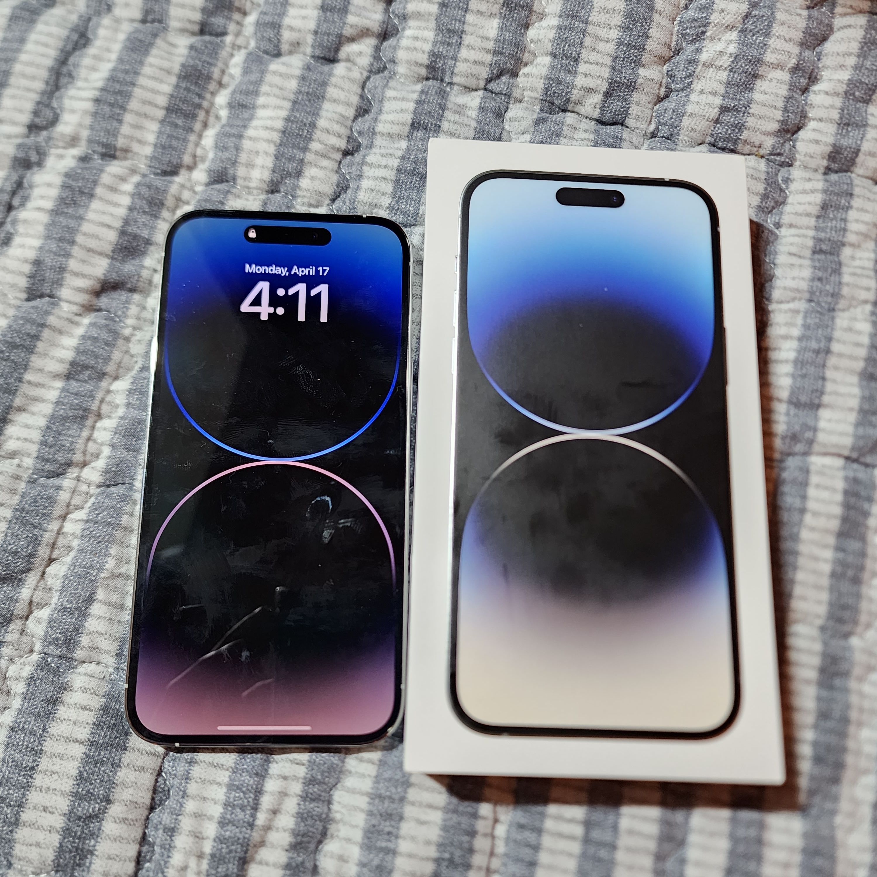 Apple iPhone 14 Pro Max 128GB Silver (Korean Ver.) 착용 스타일 - 2
