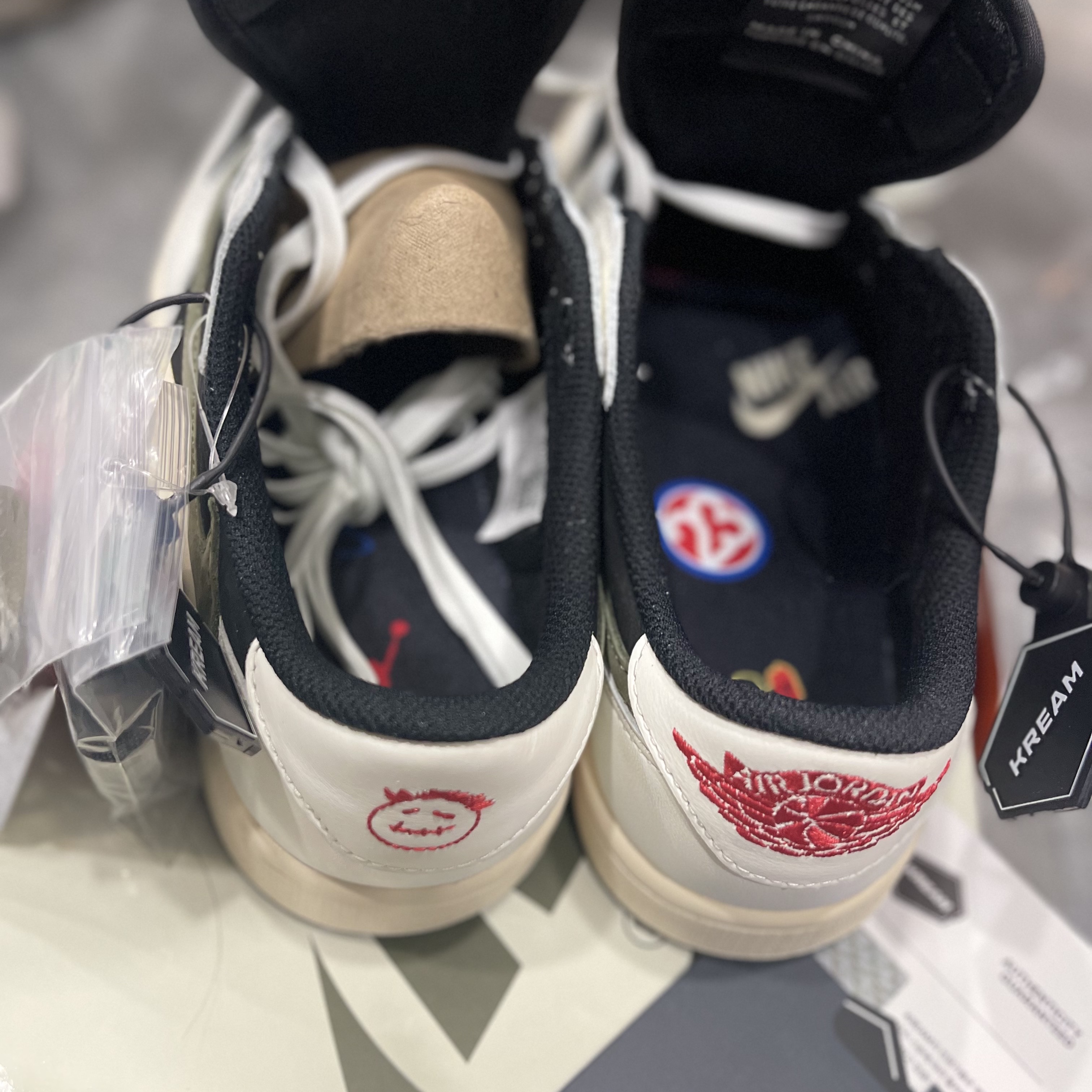 (W) Jordan 1 x Travis Scott Retro Low OG SP Medium Olive 착용 스타일 - 2