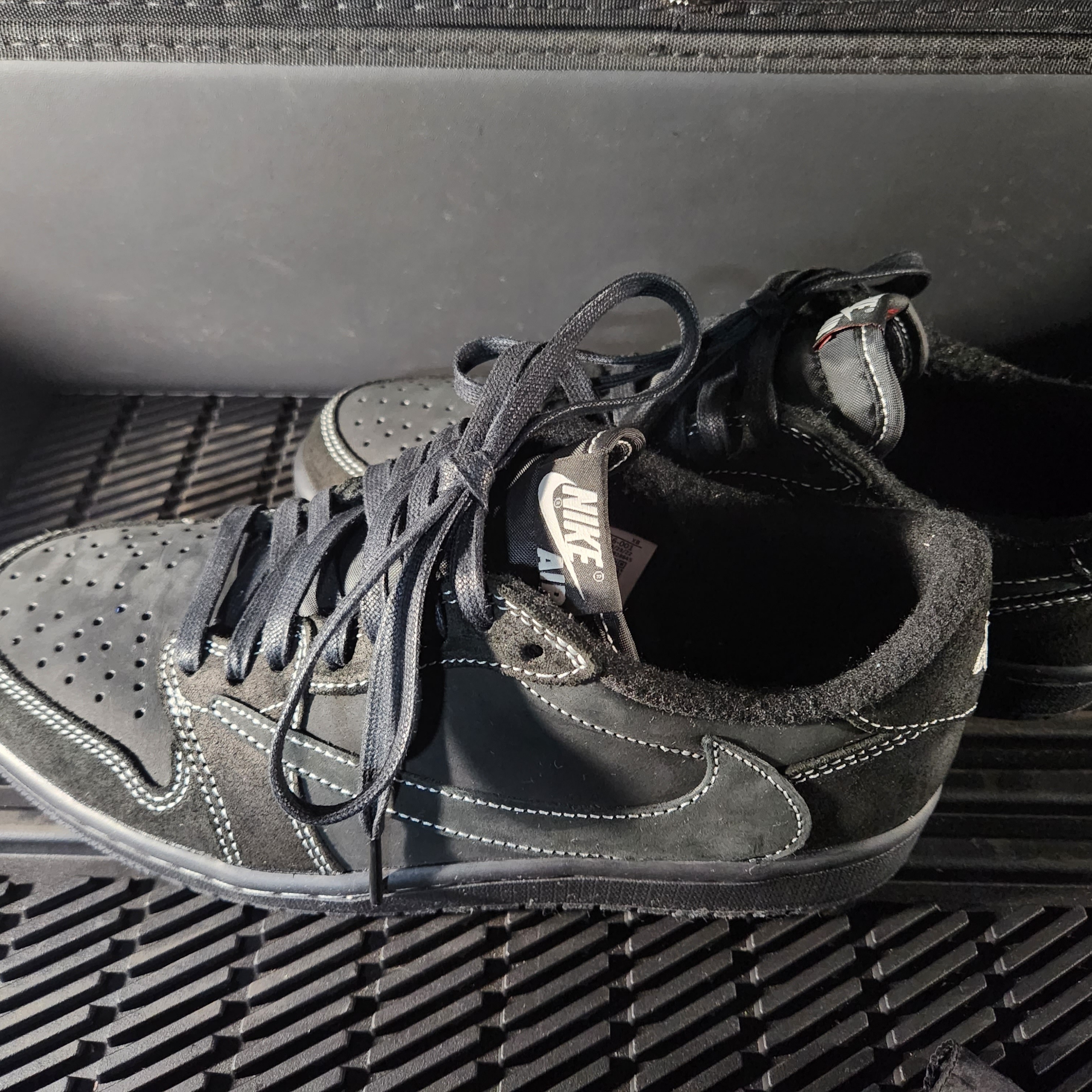 Jordan 1 x Travis Scott Retro Low OG SP Black Phantom 착용 스타일