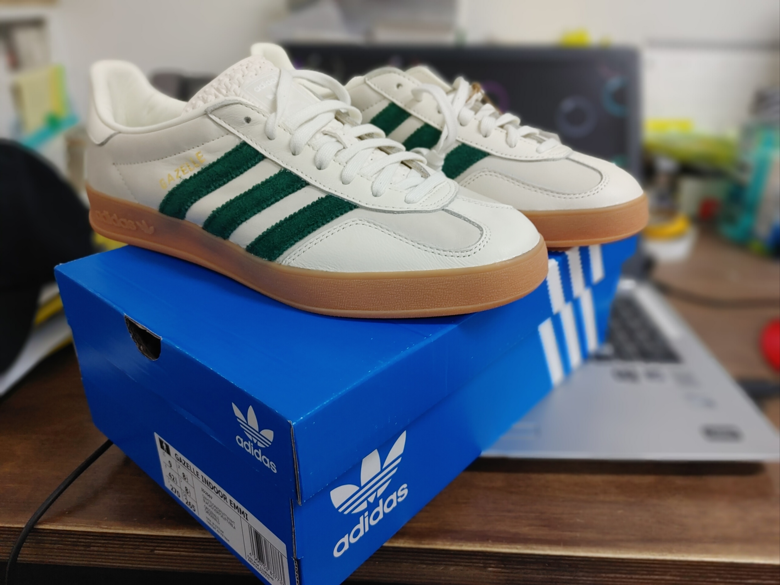 Adidas x Emmi Gazelle Indoor Off White Dark Green 착용 스타일 - 1
