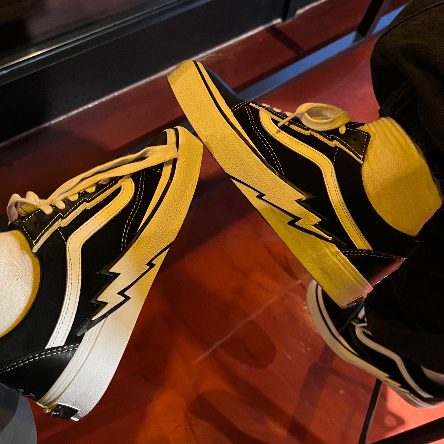 Vans Vault x Mastermind World Old Skool Bolt Black 착용 스타일