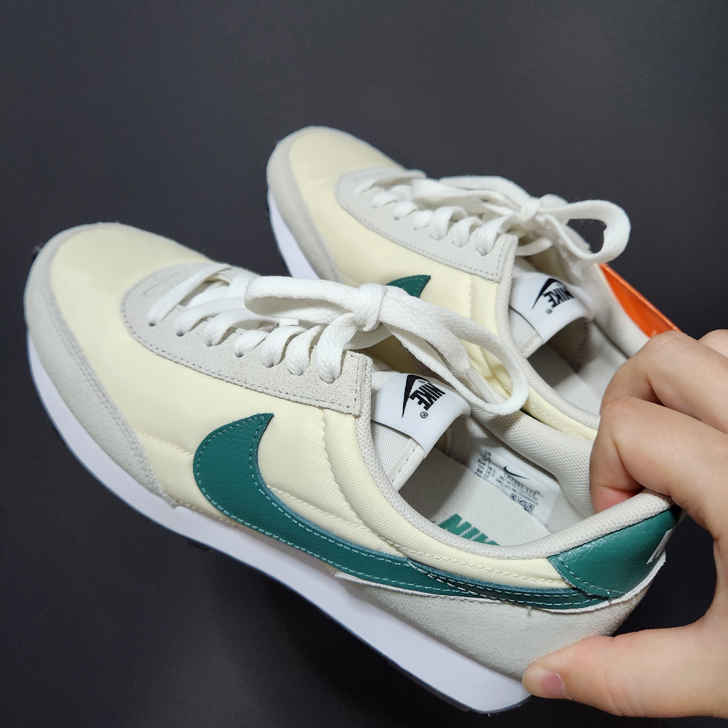 (W) Nike Daybreak Coconut Milk Green 착용 스타일
