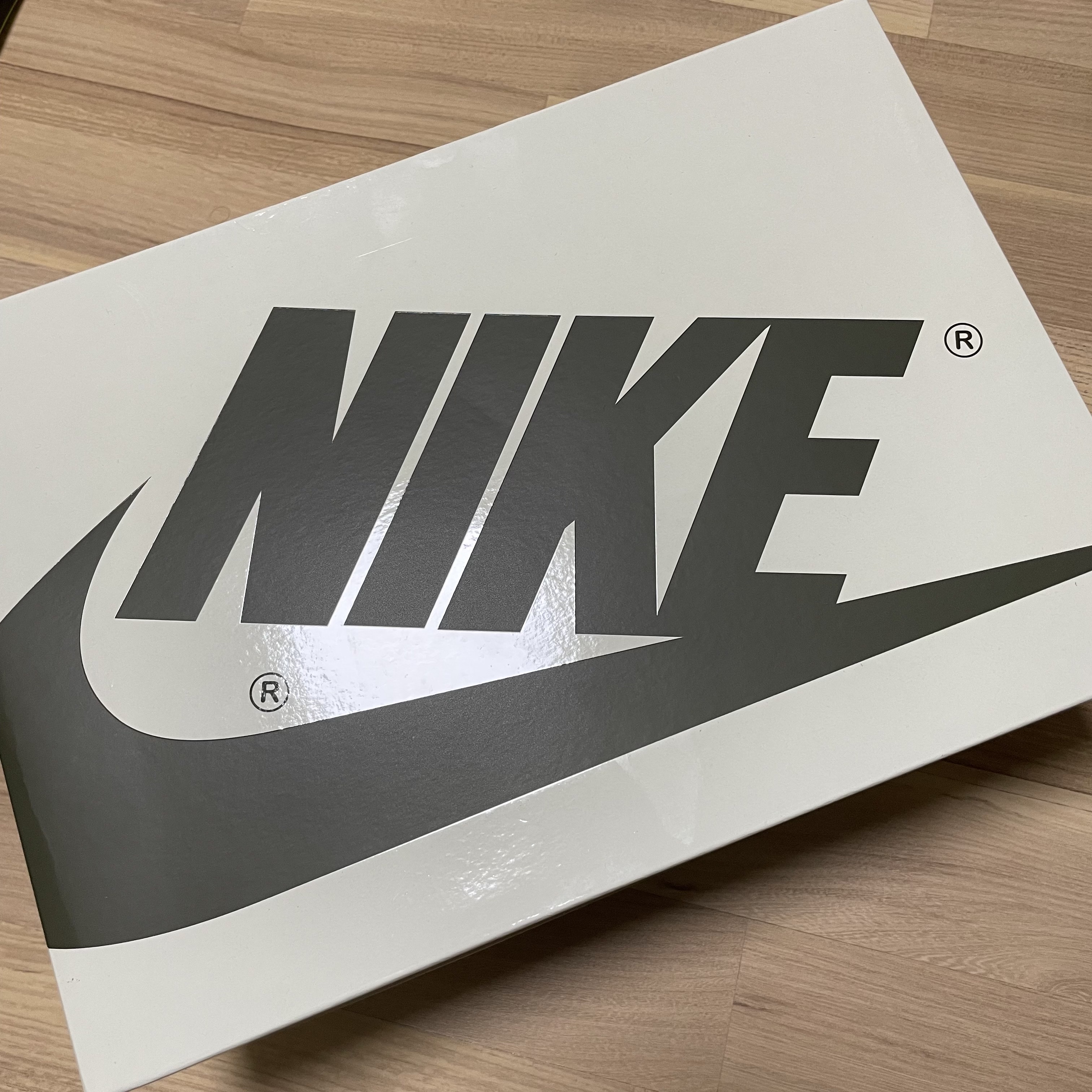 (W) Jordan 1 x Travis Scott Retro Low OG SP Medium Olive 착용 스타일 - 2
