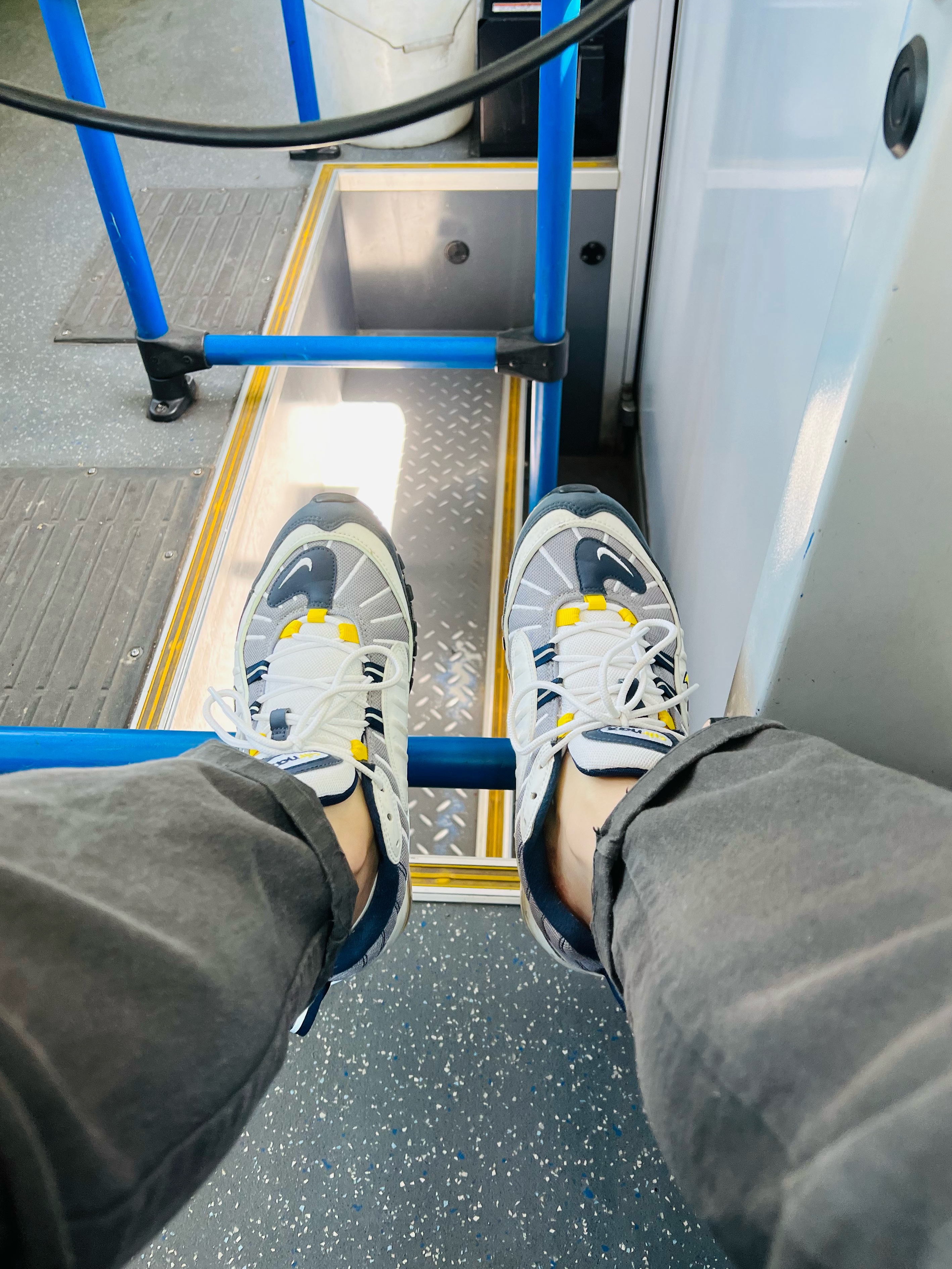 Nike Air Max 98 Tour Yellow 착용 스타일