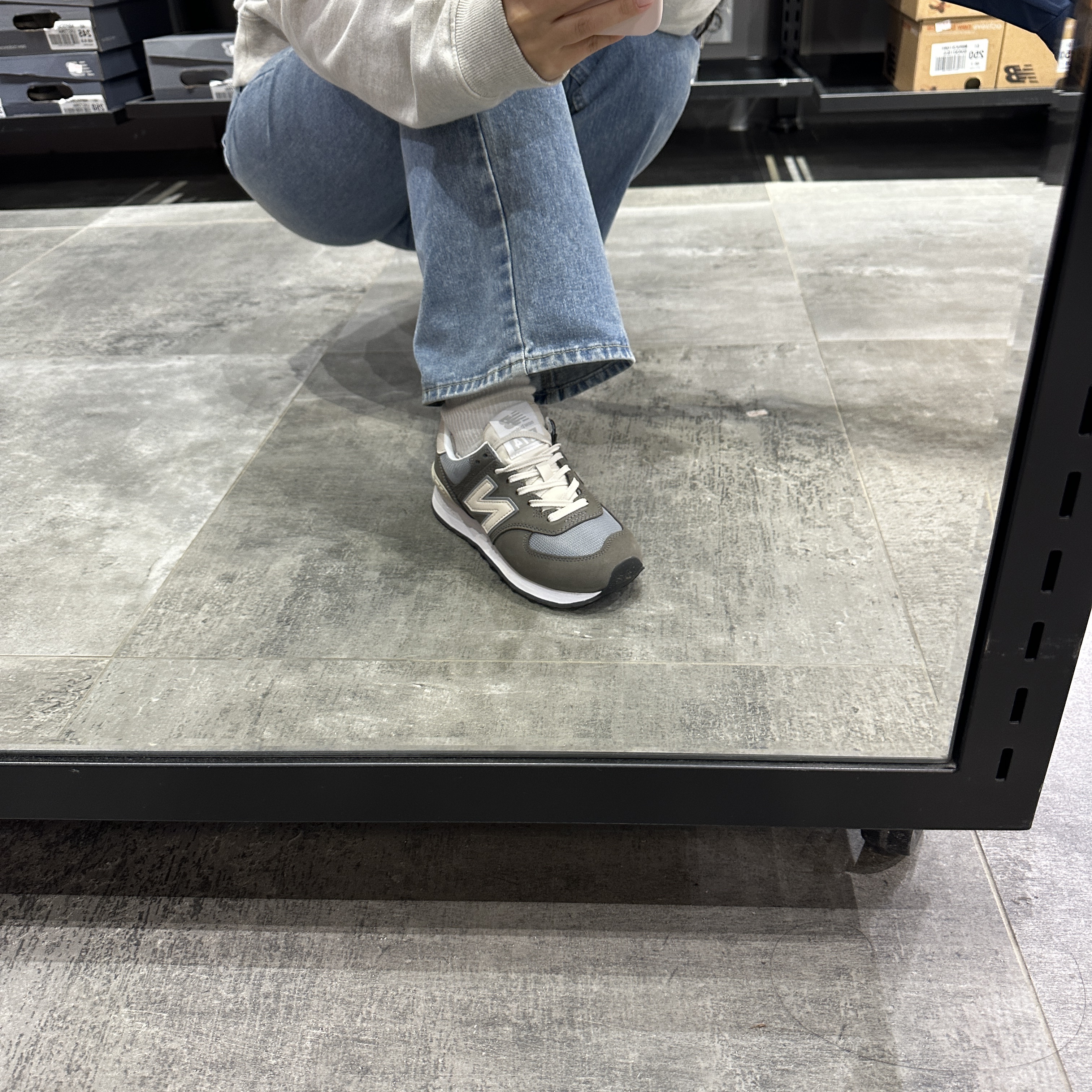 New Balance 574 Classic Grey 착용 스타일 - 2