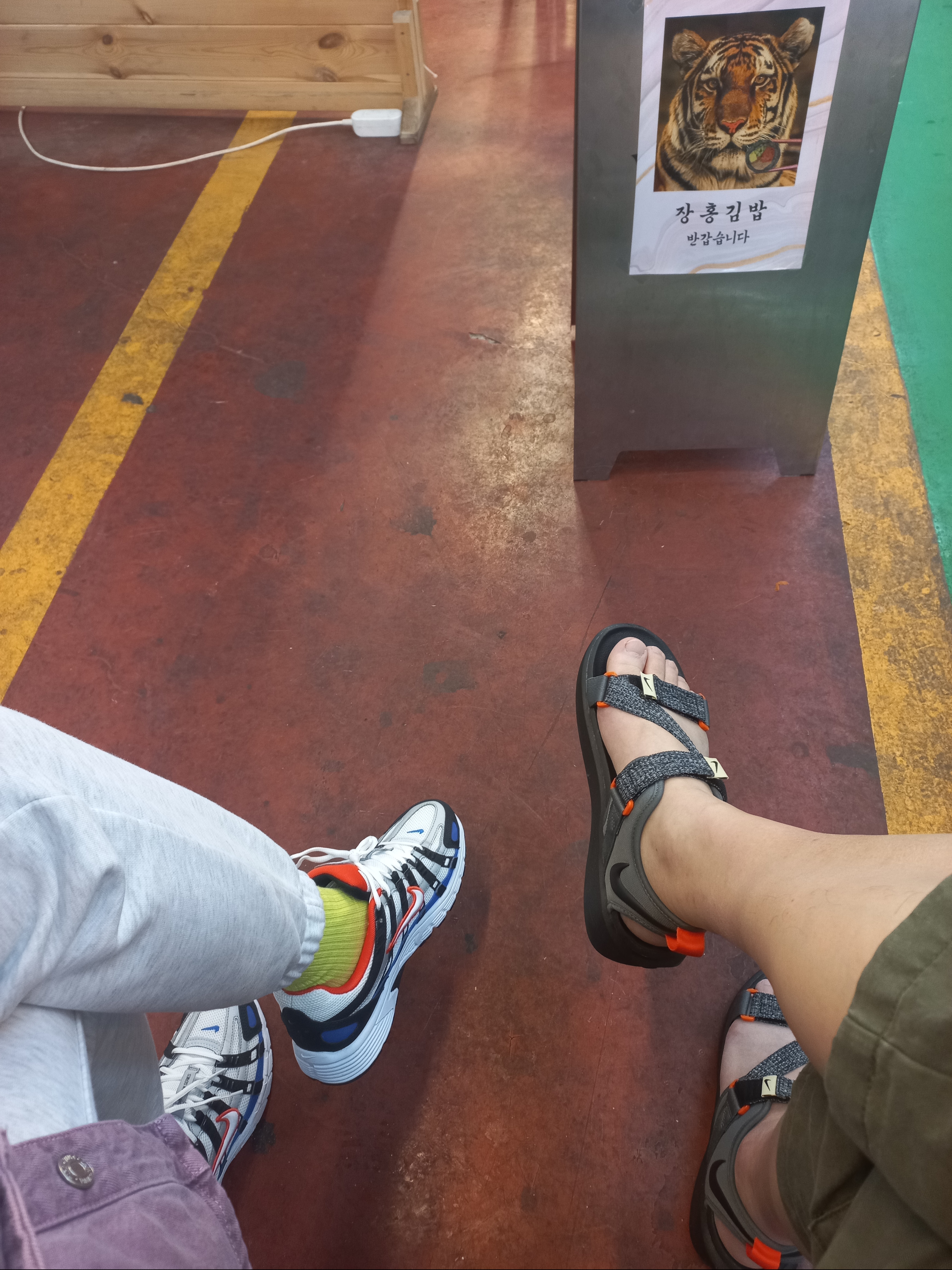 Nike P-6000 Black Orange Blue 착용 스타일