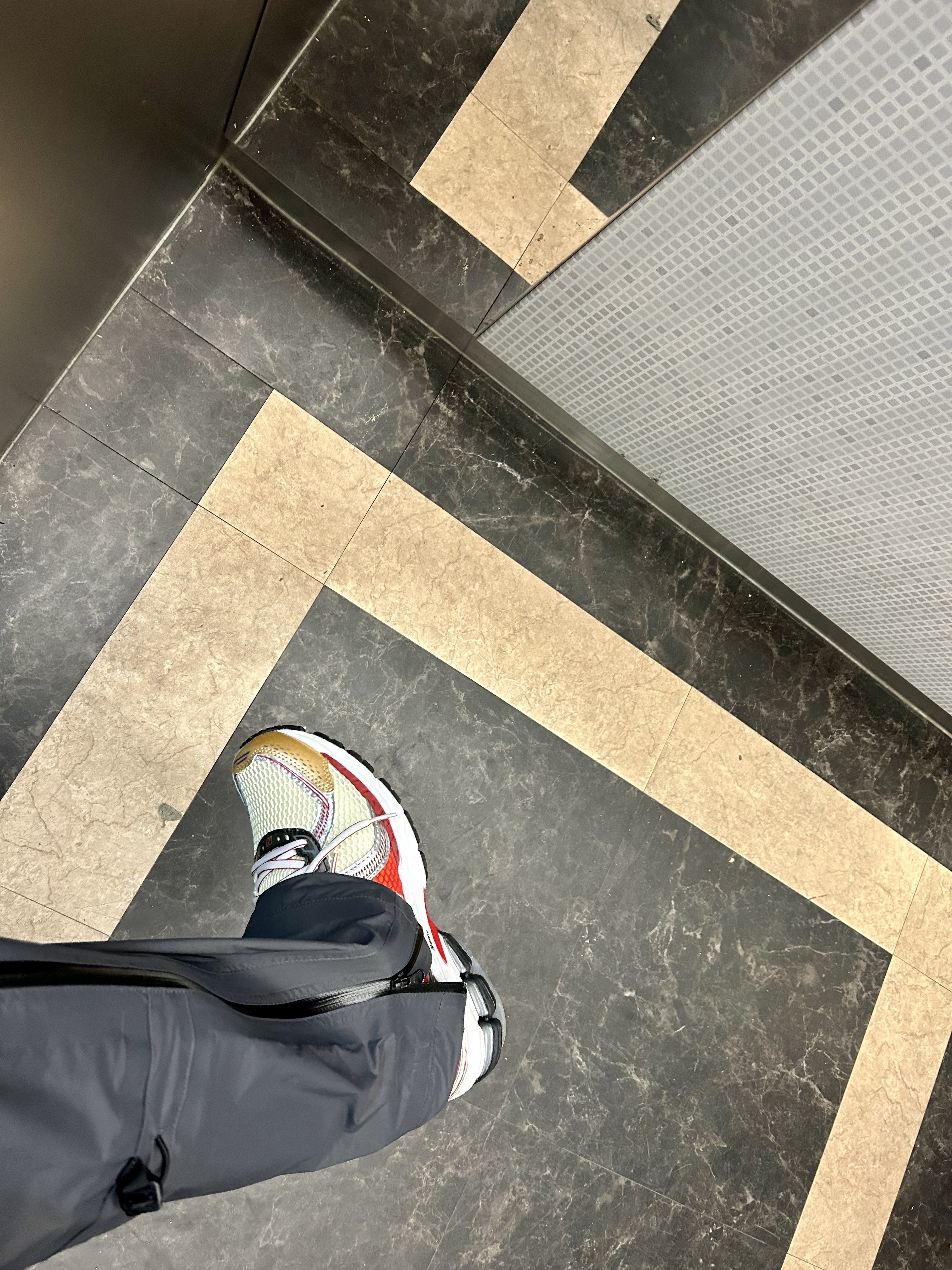 Supreme x The North Face Taped Seam Shell Jacket Times Square - 22FW, New Balance x Aime Leon Dore 860v2 Red 착용 스타일 - 2
