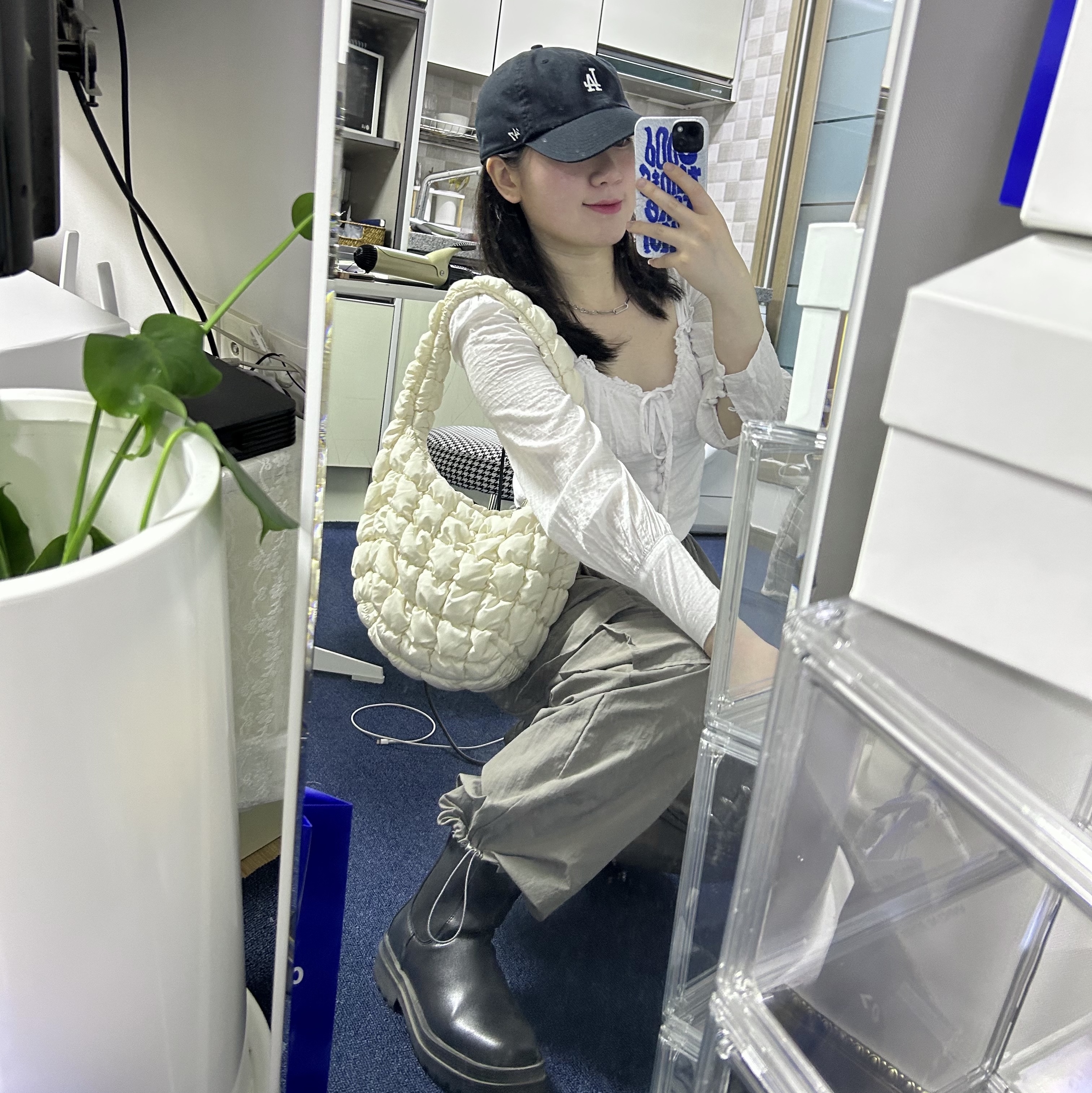 COS Quilted Mini Bag Cream 착용 스타일 - 2