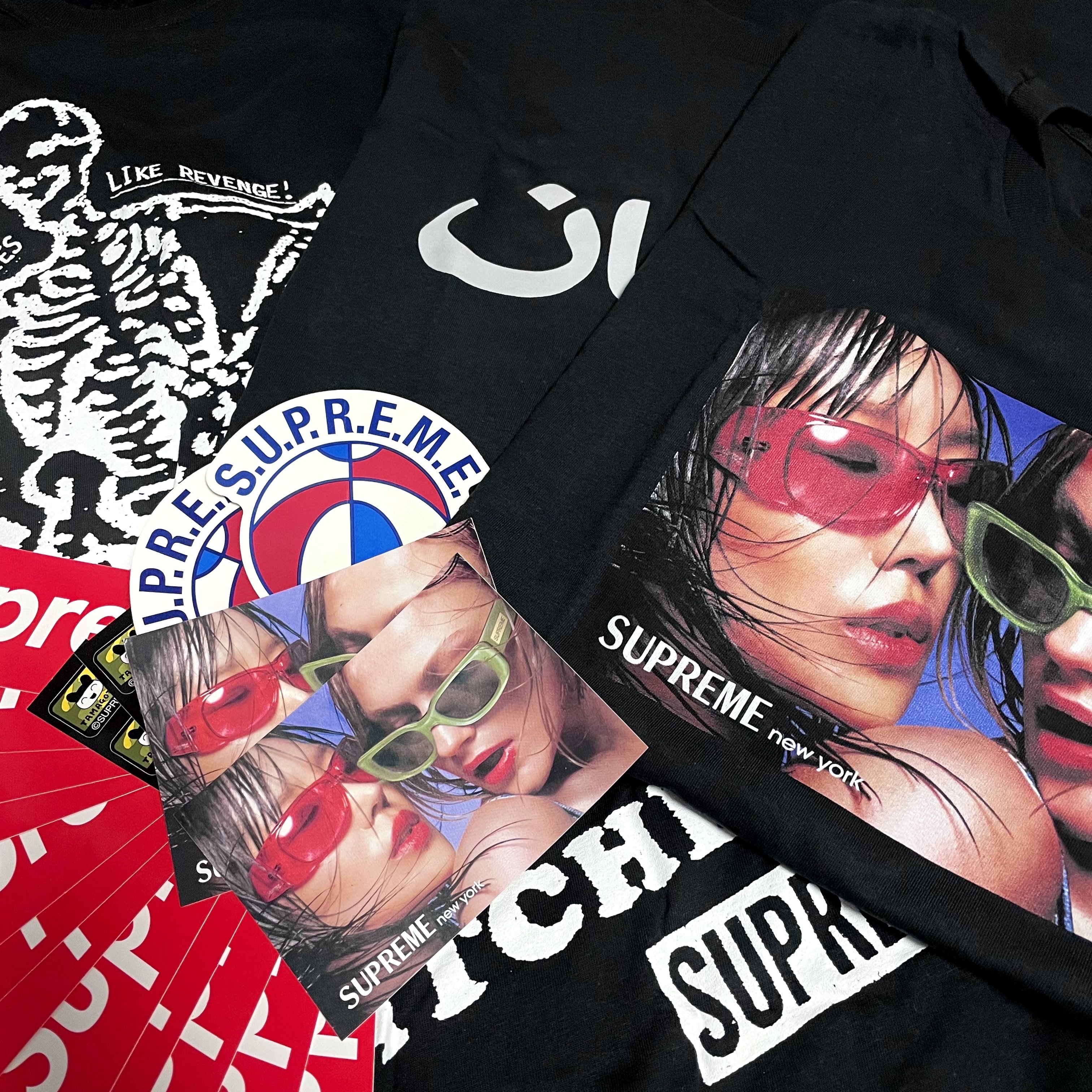 Supreme Body Snatchers T-Shirt Black - 23SS, Supreme Arabic Logo T-Shirt Black - 23SS 착용 스타일