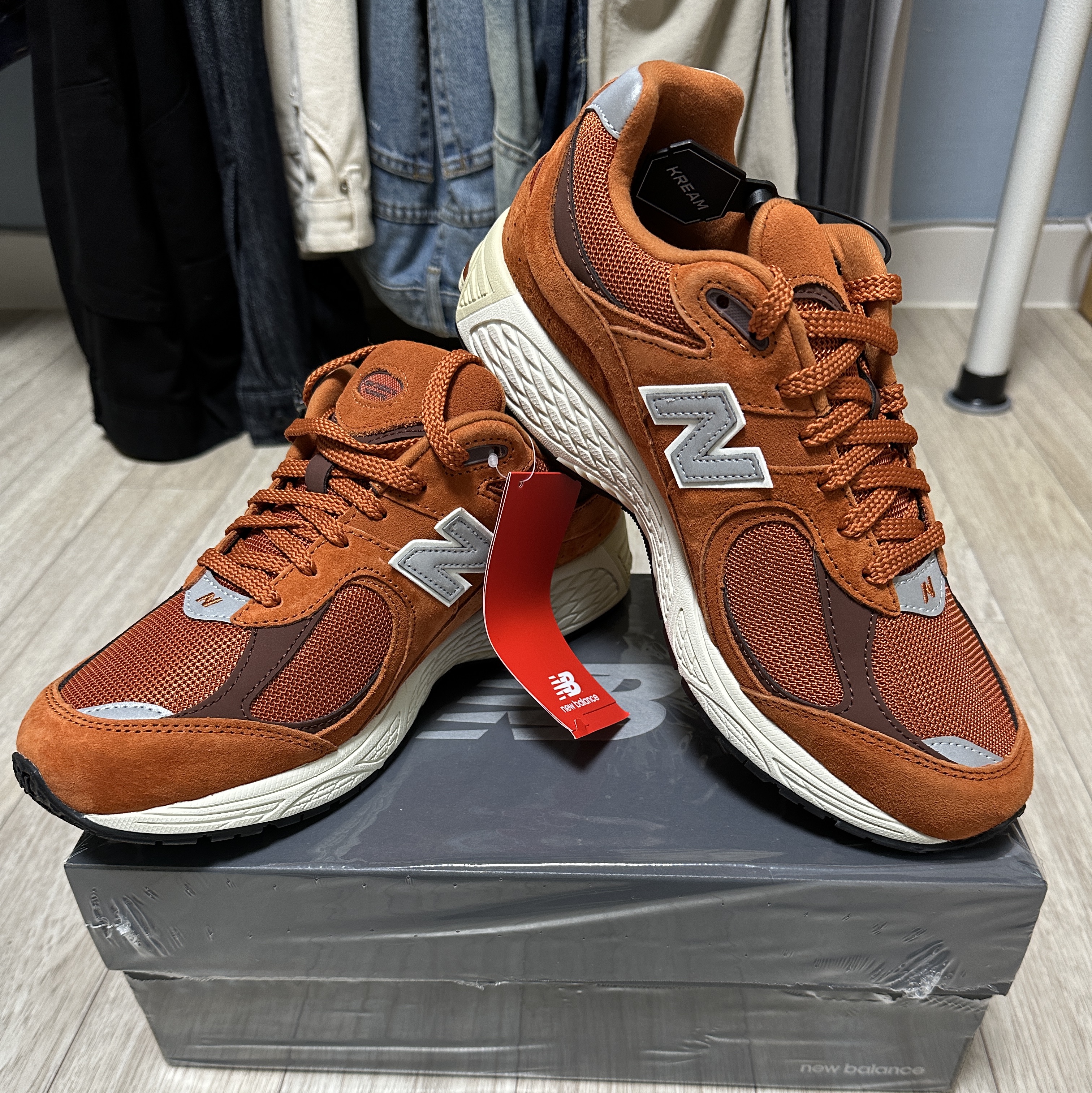 New Balance 2002R Rust Oxide 착용 스타일