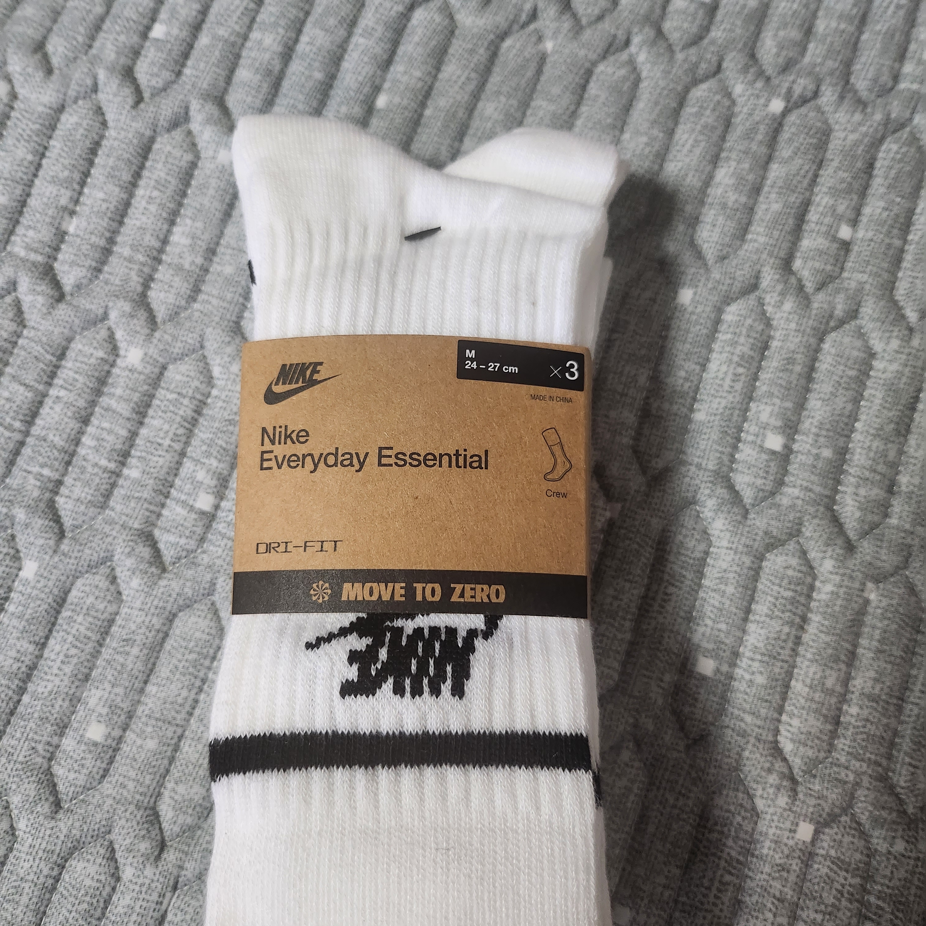 Nike Everyday Essential Crew Socks White (3 Pack/Korean Ver.) 착용 스타일 - 2