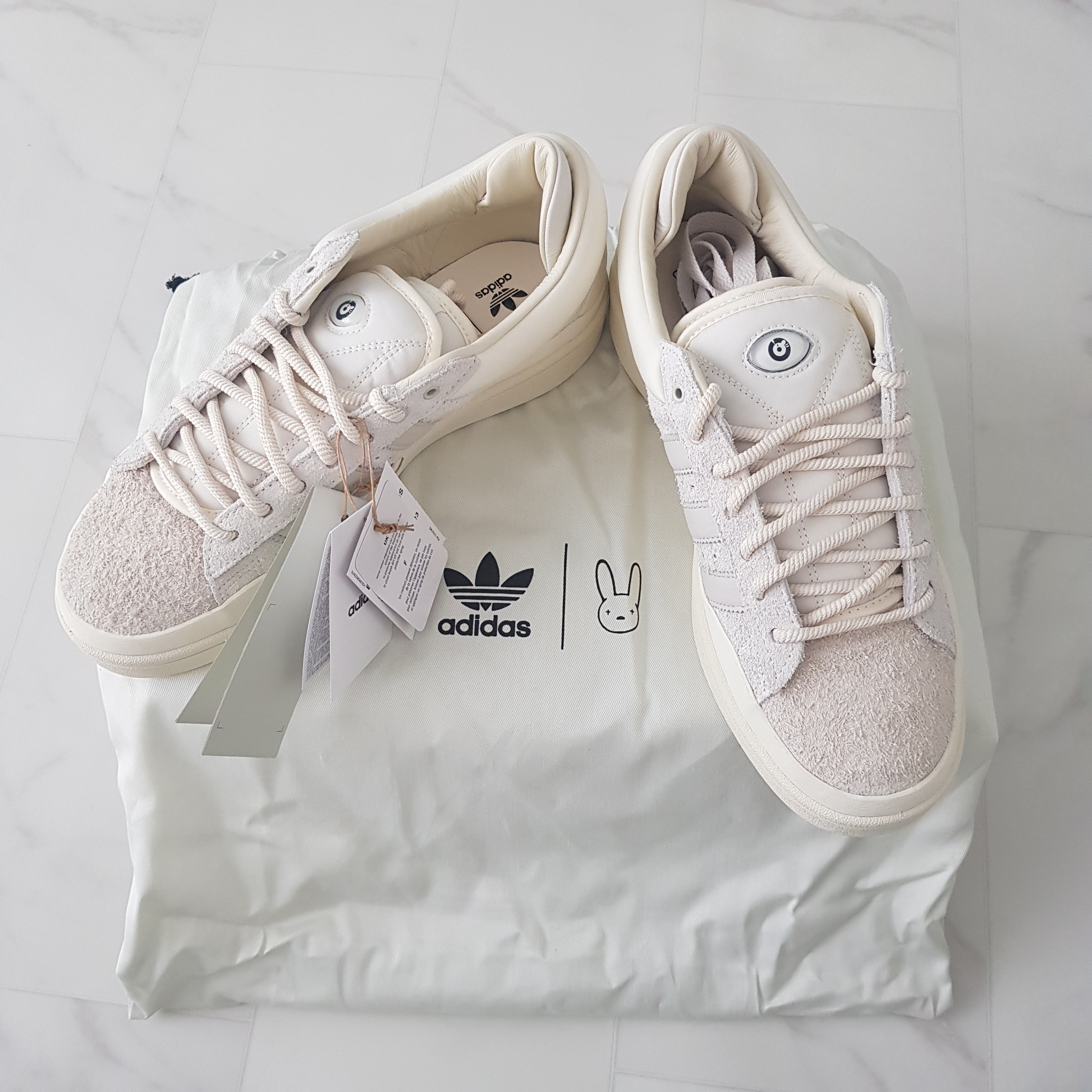 Adidas x Bad Bunny Campus Light Cloud White 착용 스타일 - 2