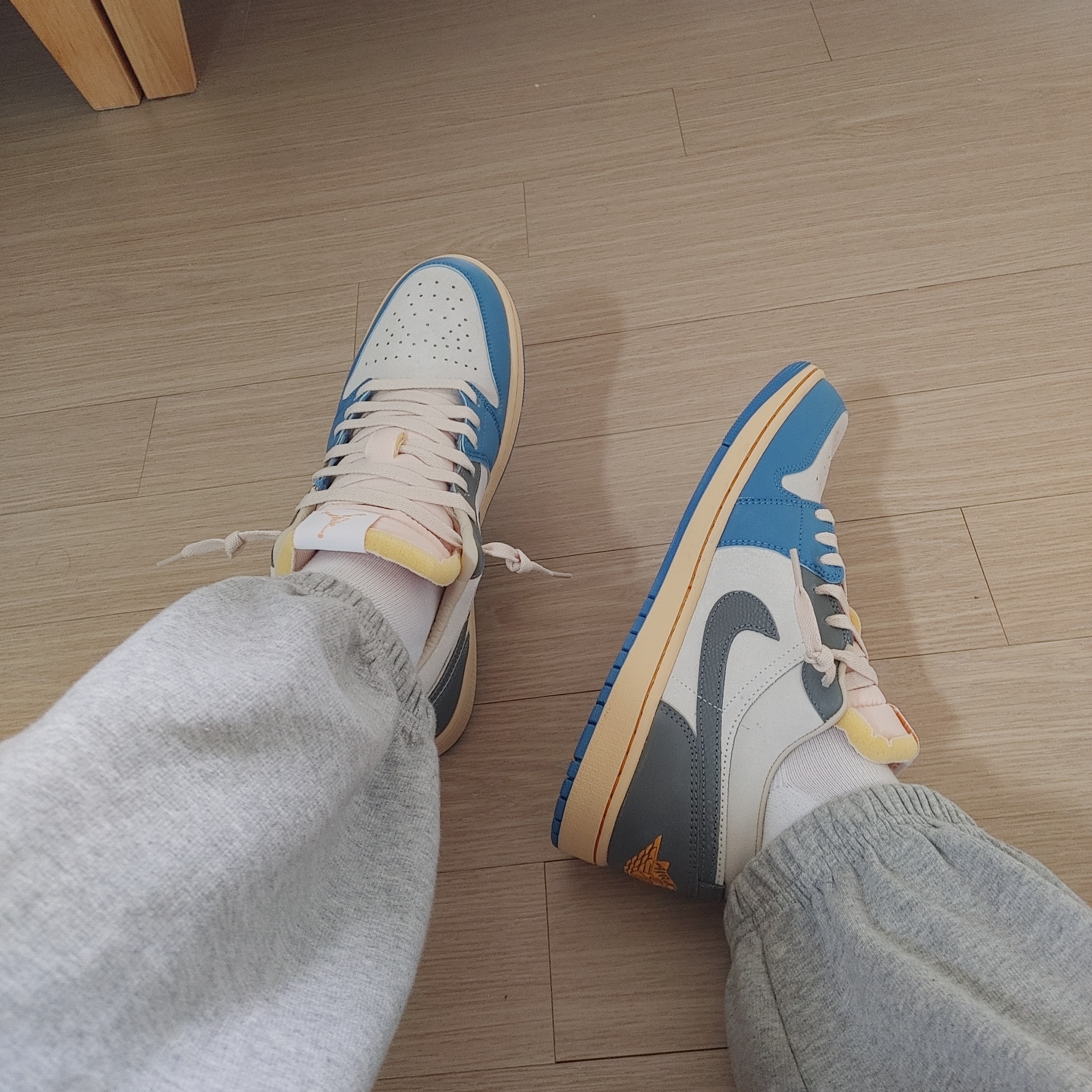 Jordan 1 Low SE Tokyo 96, (W) Nike Dunk Low Ocean 착용 스타일 - 2