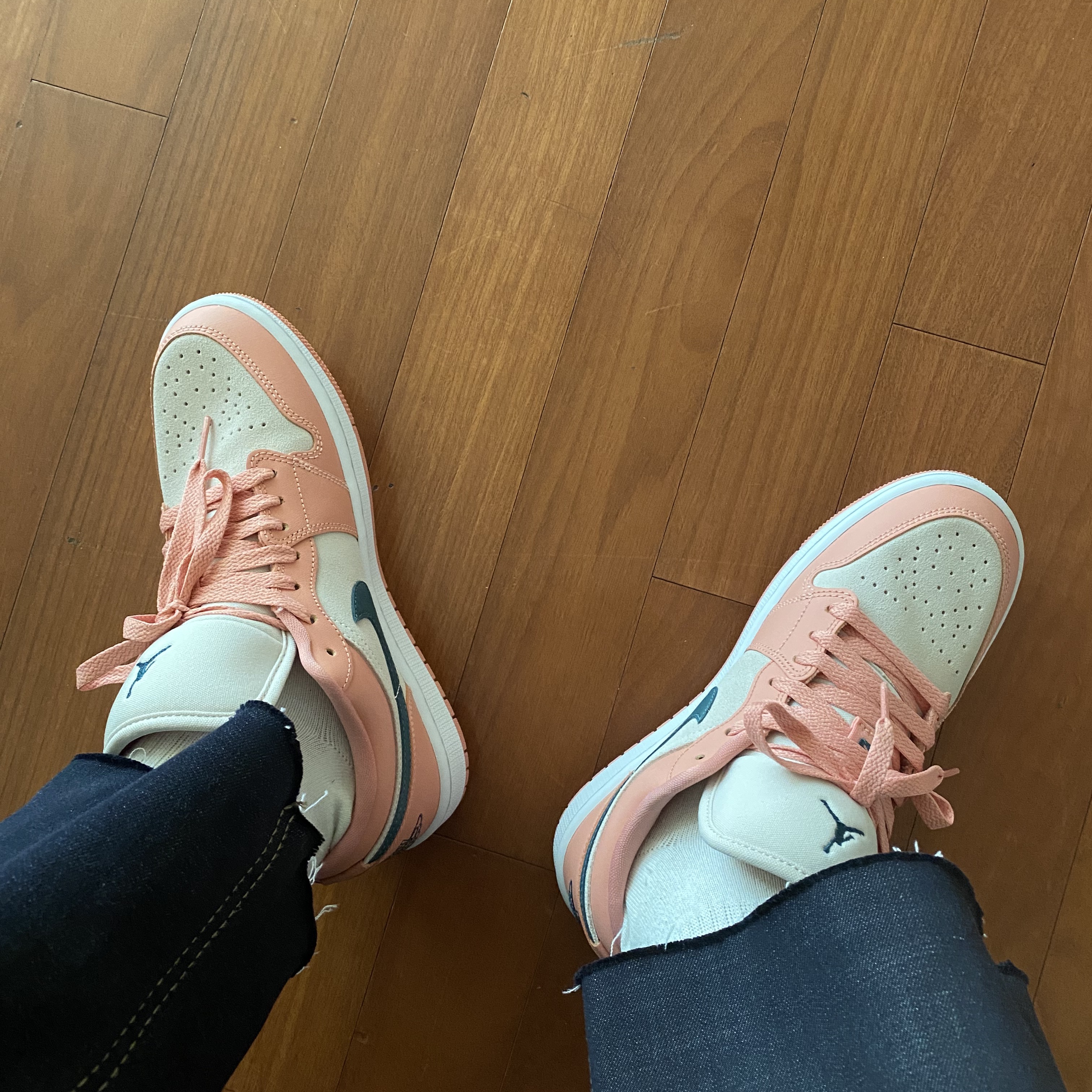 (W) Jordan 1 Low Light Madder Root 착용 스타일 - 1