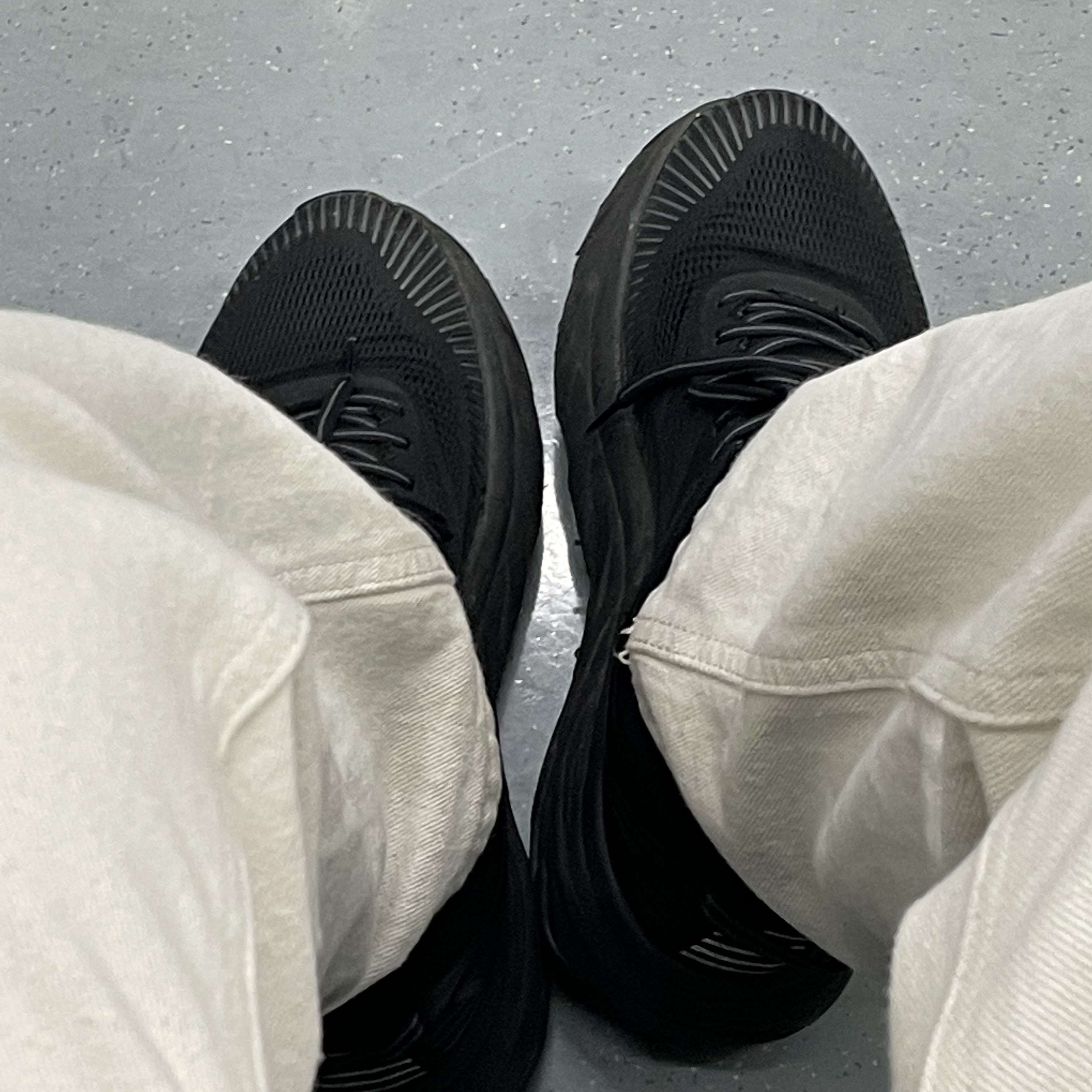 Hoka Bondi 7 Black - Wide 착용 스타일