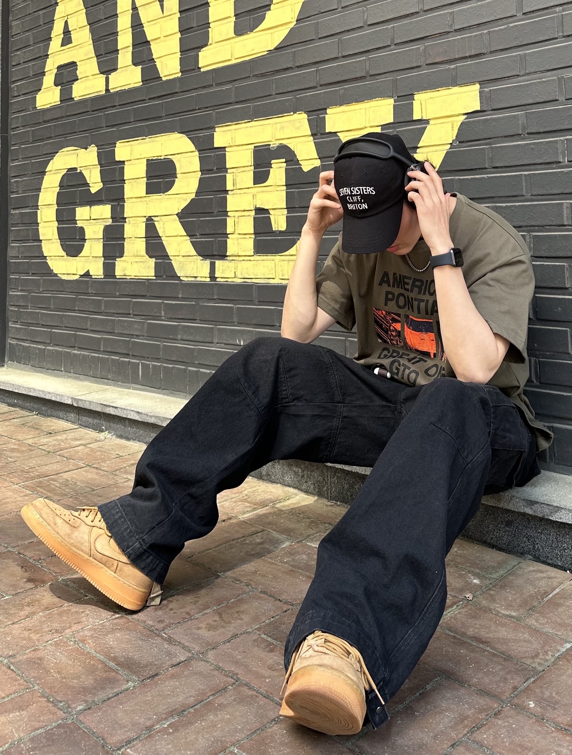 Nike Air Force 1 High '07 LV8 WB Flax, Apple AirPods Max Lightning Space Gray (Korean Ver.) 착용 스타일 - 3