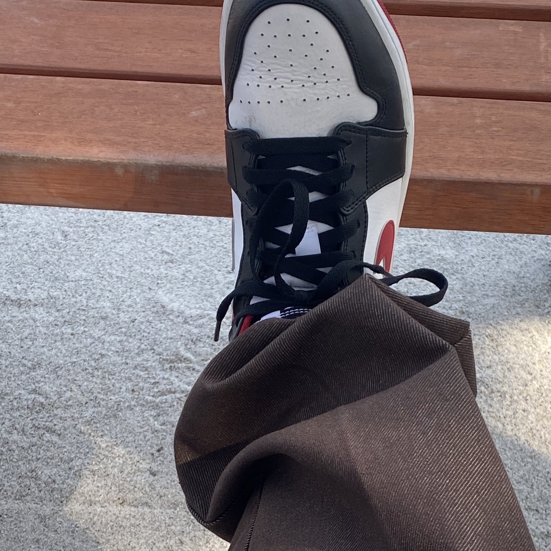 Jordan 1 Mid Gym Red Black White 착용 스타일