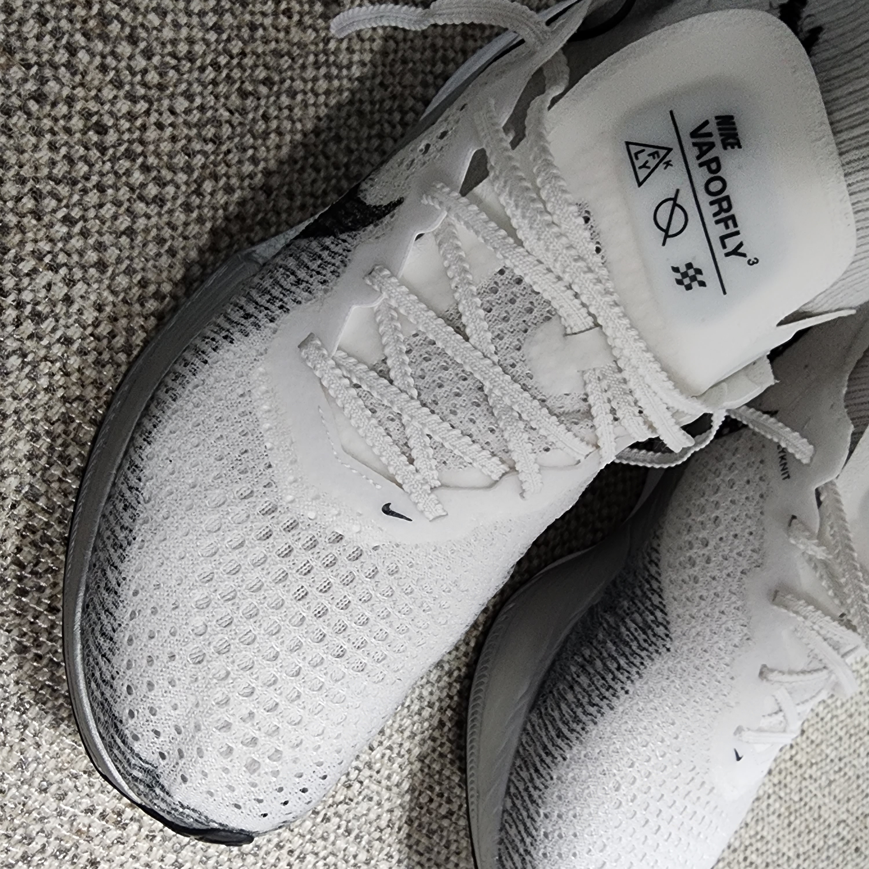 Nike ZoomX Vaporfly Next% 3 White Grey 착용 스타일 - 1