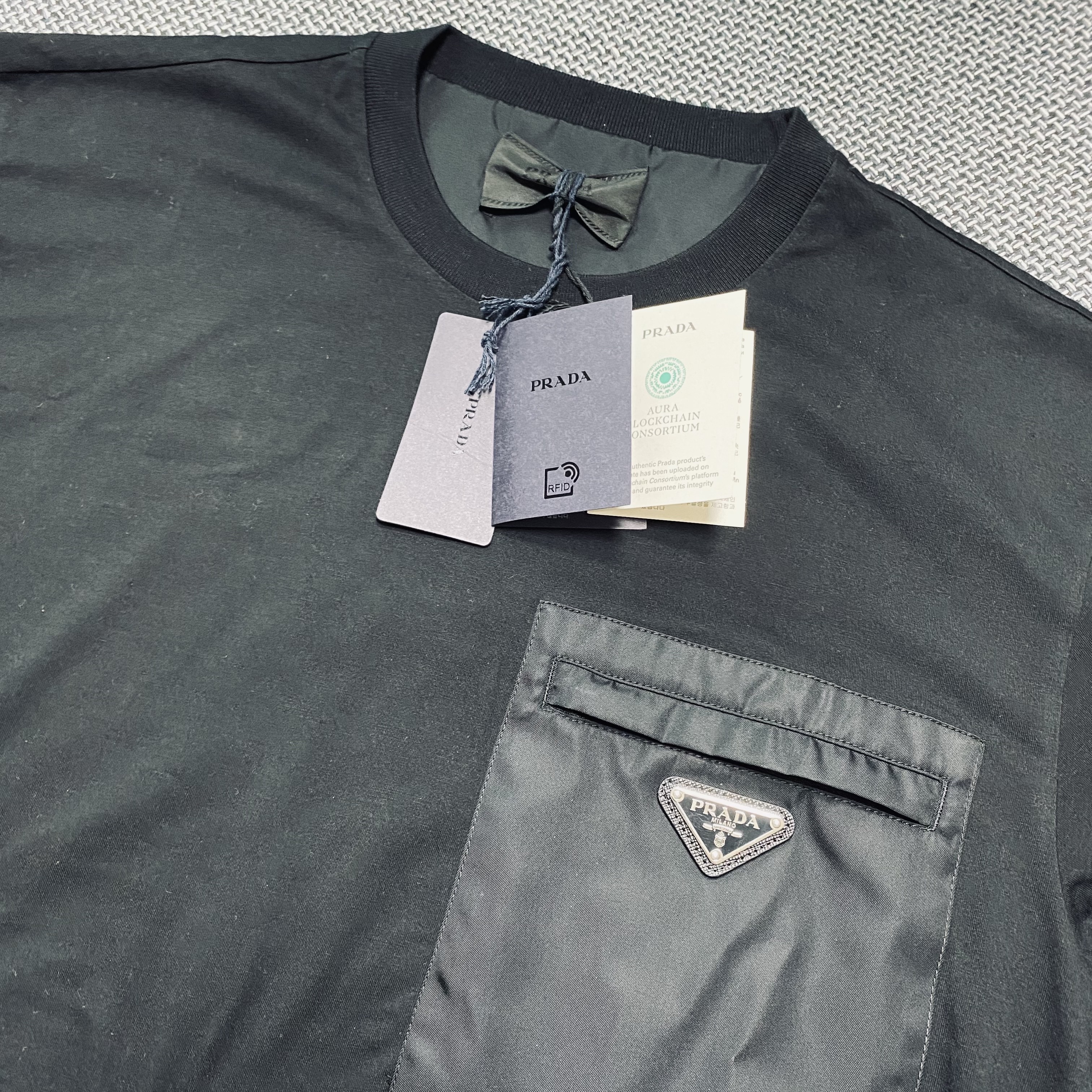 Prada Re-Nylon Jersey T-Shirt Black 착용 스타일