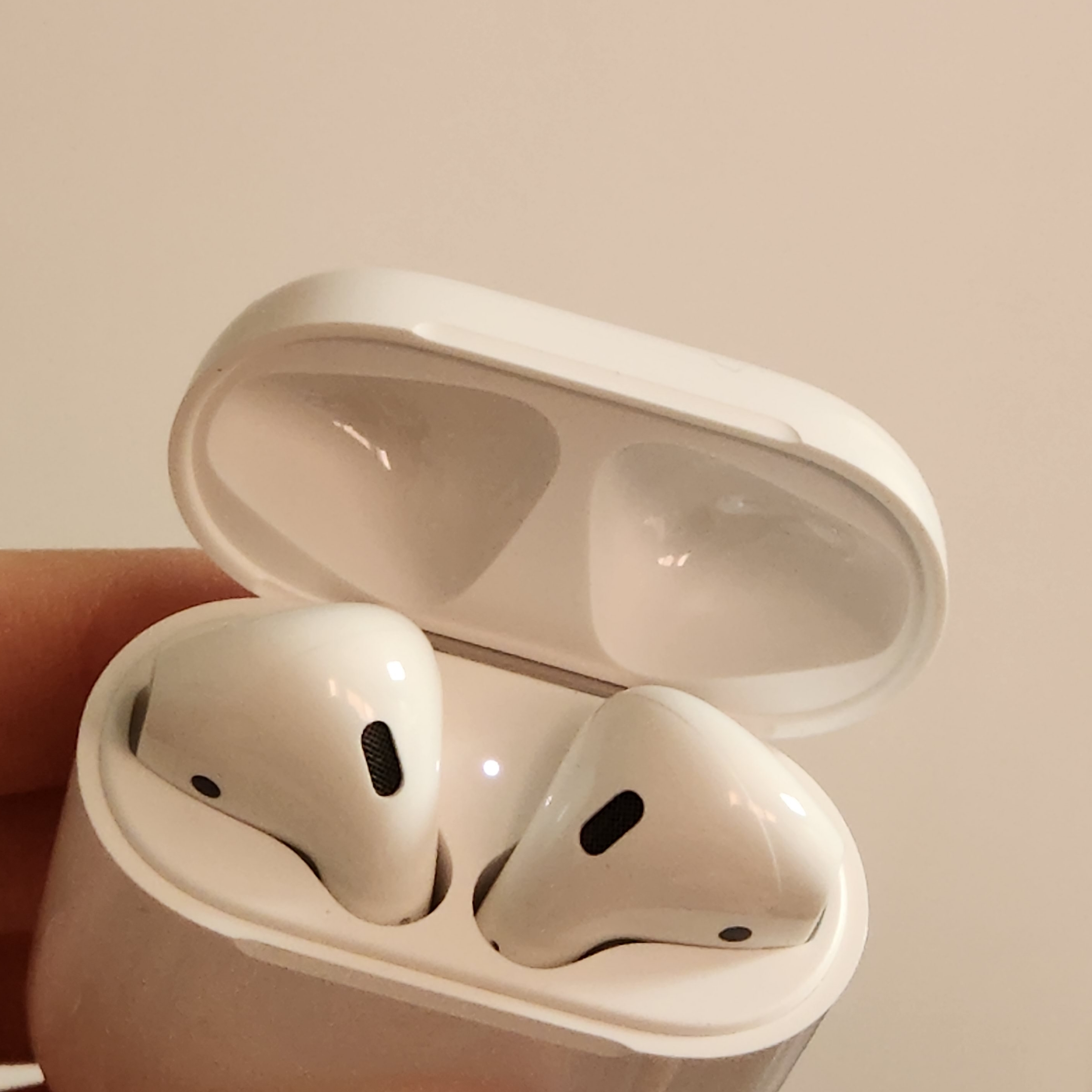 Apple AirPods 2nd Gen (Korean Ver.) 착용 스타일 - 2