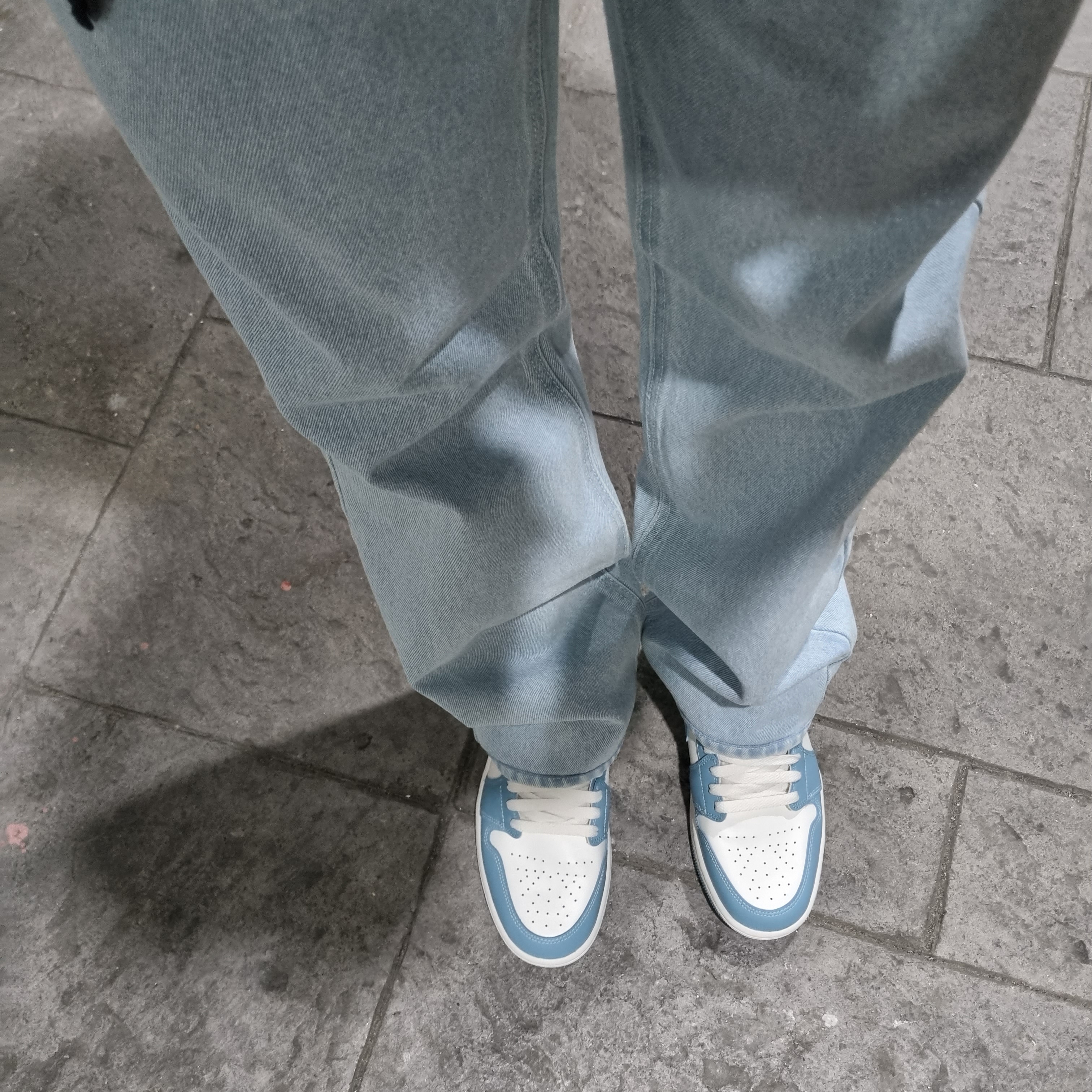 (W) Jordan 1 Mid Sail and Worn Blue 착용 스타일