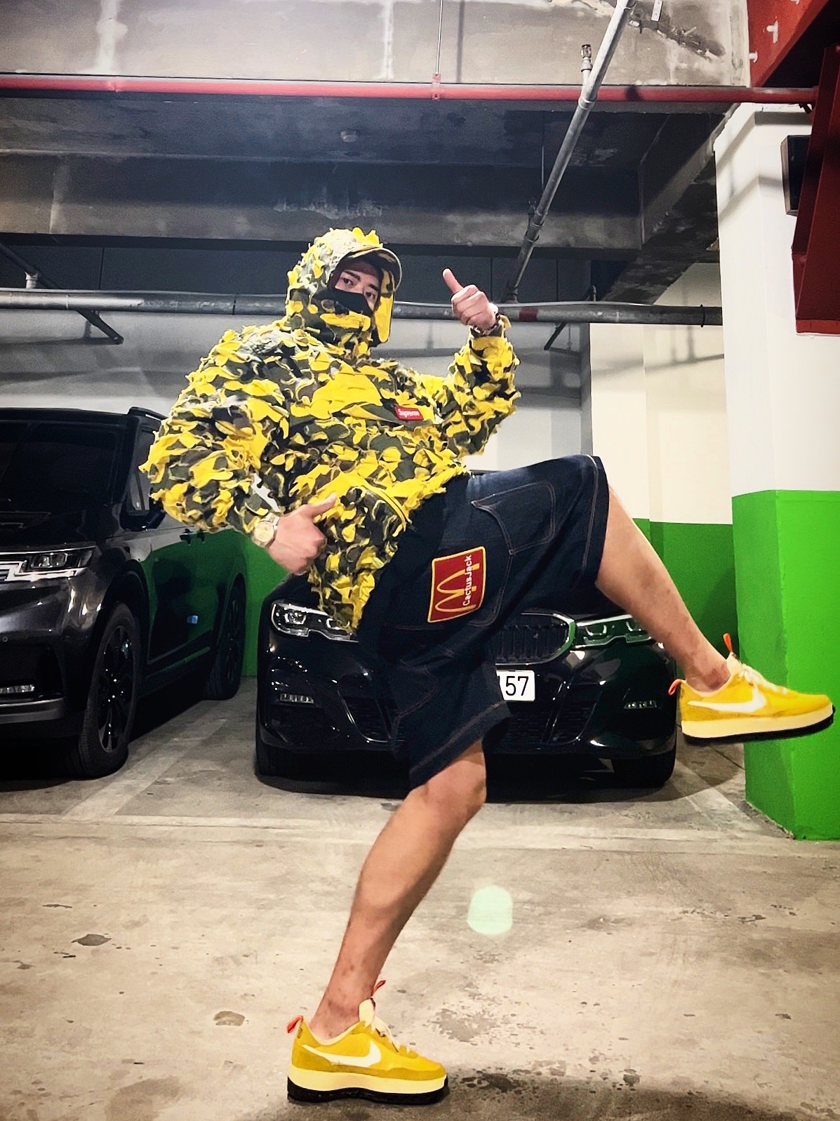 Supreme Griffin Camp Cap Yellow Camo - 22FW, Supreme x Griffin Anorak Yellow Camo - 22FW 착용 스타일 - 3
