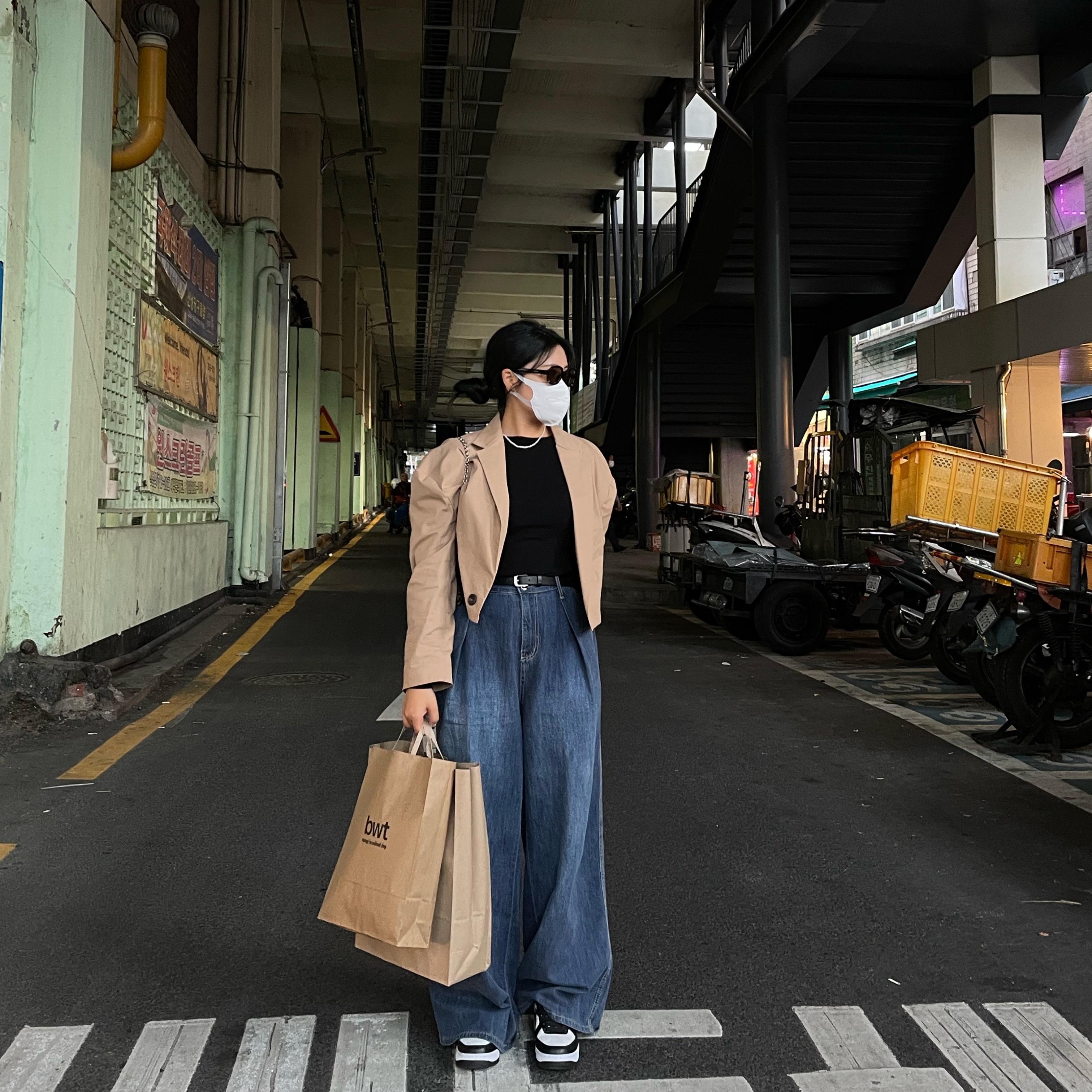Nike x Stussy Air Force 1 '07 Mid SP Black and Light Bone 착용 스타일