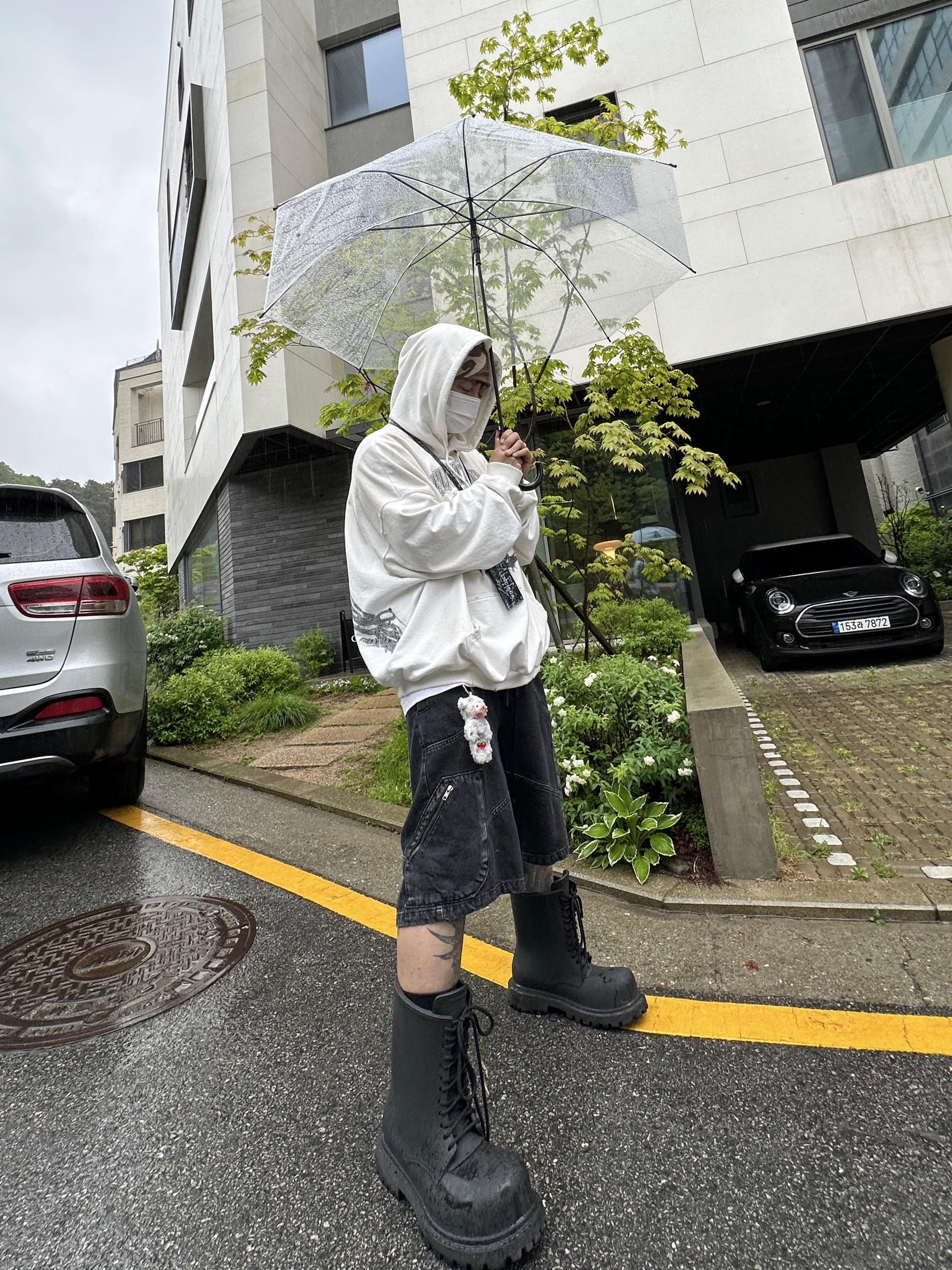 Project G/R x Atmos Etiquette Lesson Vintage Washed Hoodie White, Sansan Gear Logo Beanie Brown - 22FW 착용 스타일 - 2