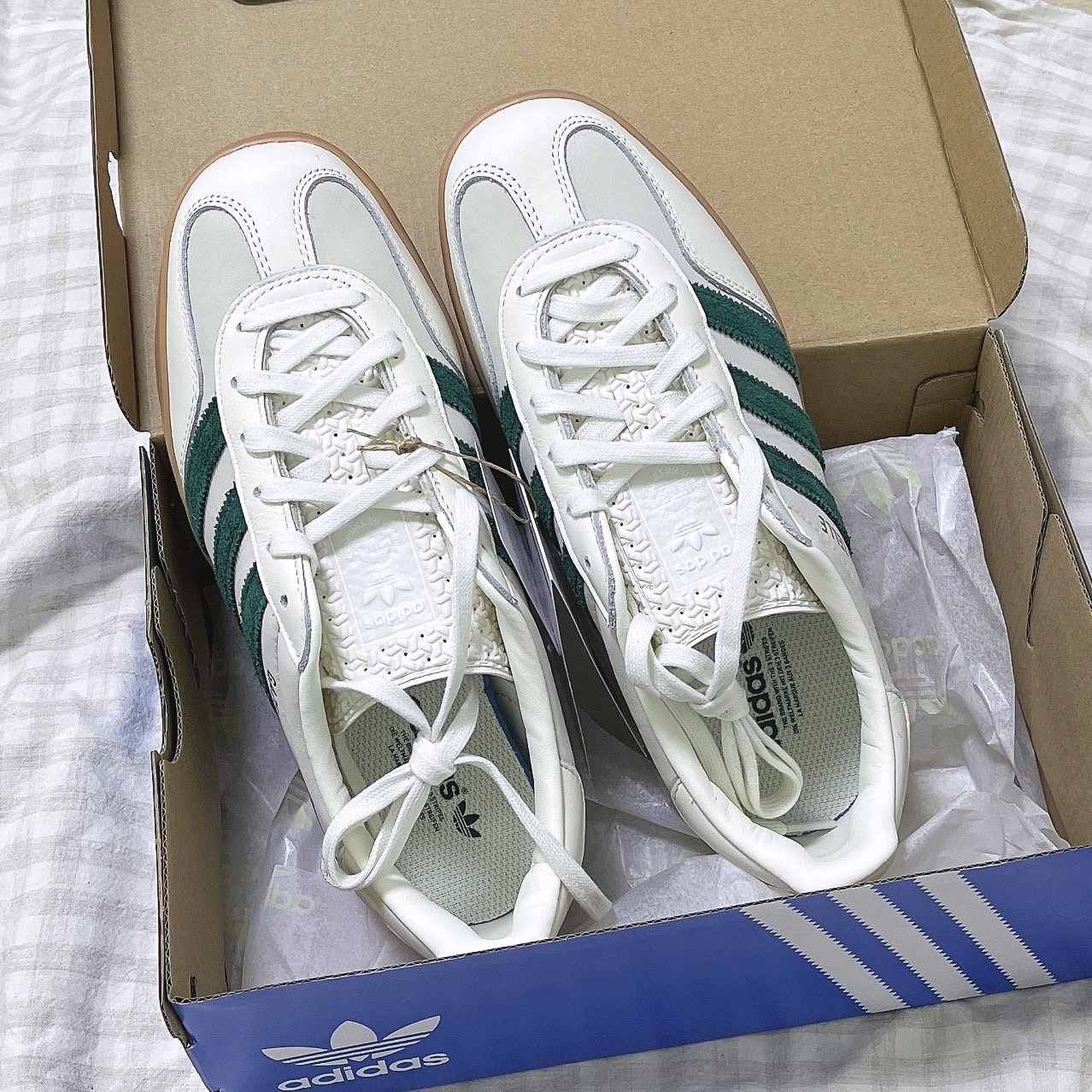 Adidas x Emmi Gazelle Indoor Off White Dark Green 착용 스타일