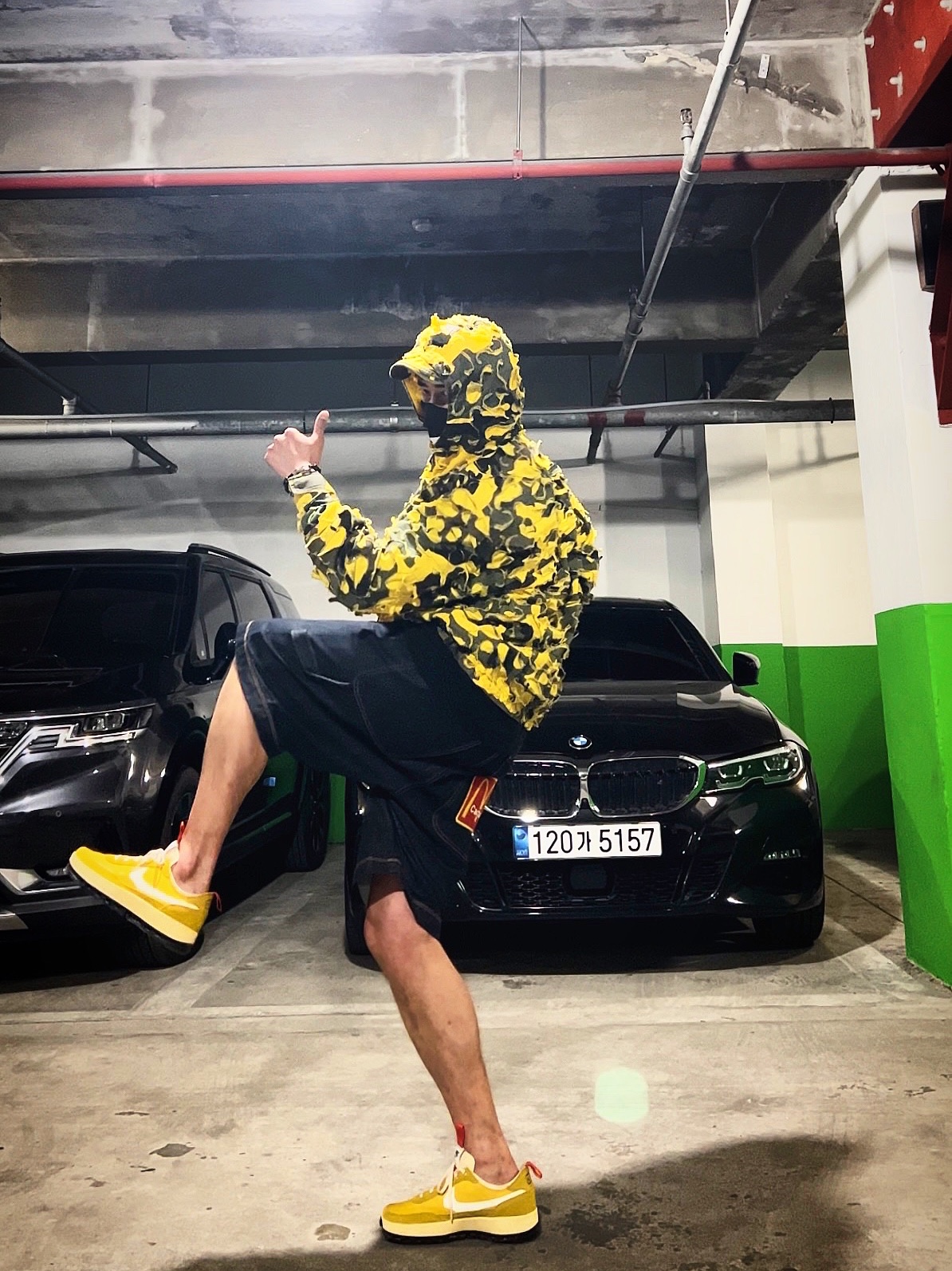Supreme Griffin Camp Cap Yellow Camo - 22FW, Supreme x Griffin Anorak Yellow Camo - 22FW 착용 스타일 - 5