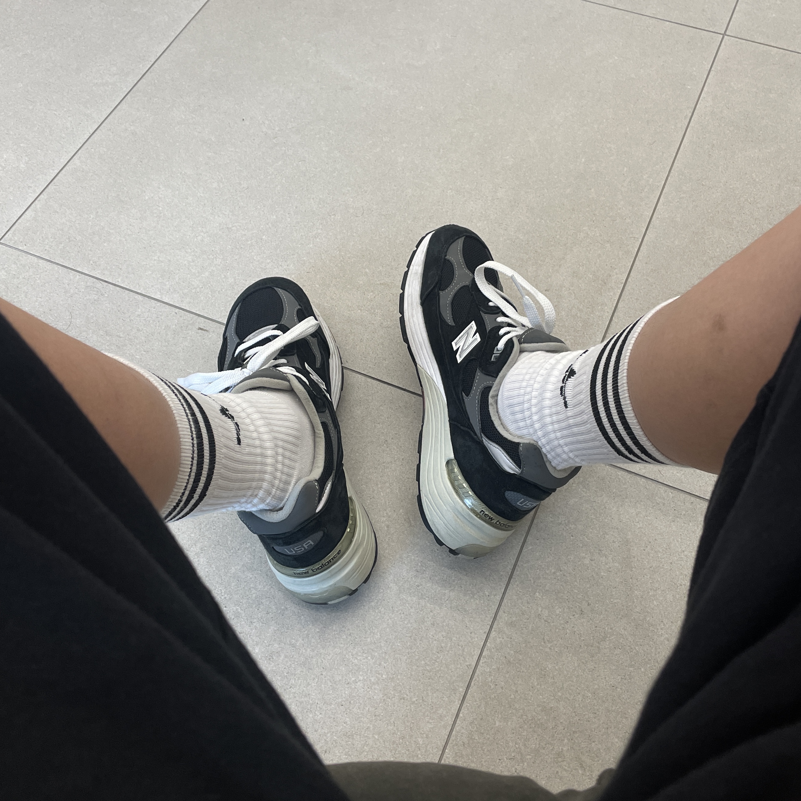 New Balance 992 Made in USA Black Grey 착용 스타일