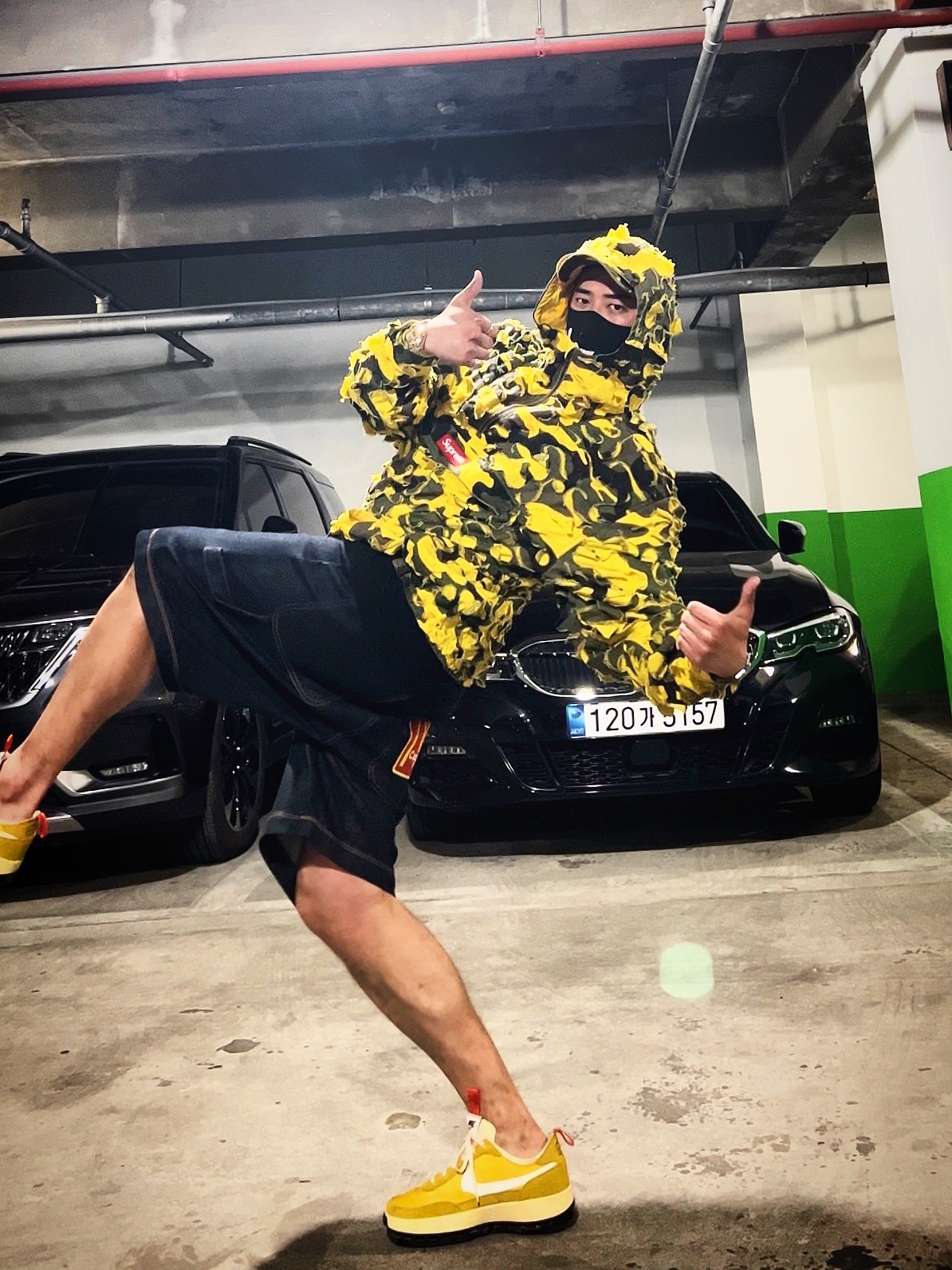 Supreme Griffin Camp Cap Yellow Camo - 22FW, Supreme x Griffin Anorak Yellow Camo - 22FW 착용 스타일 - 2