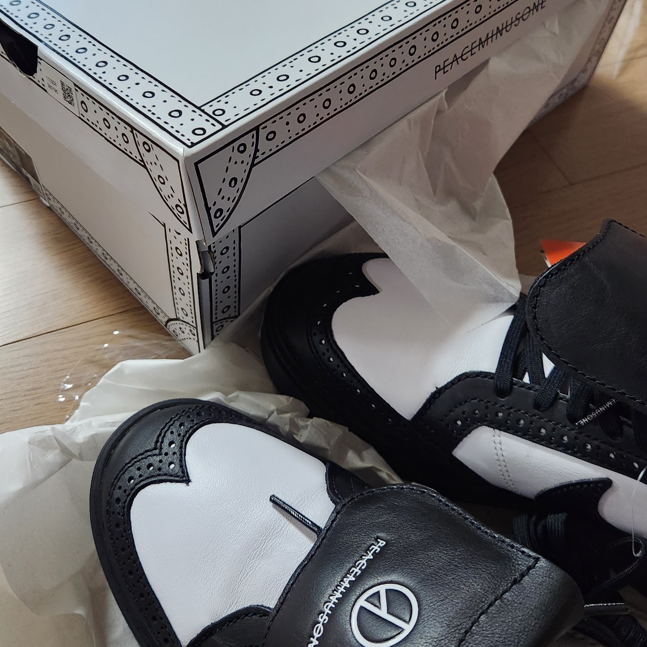 Nike x Peaceminusone Kwondo1 Black and White 착용 스타일