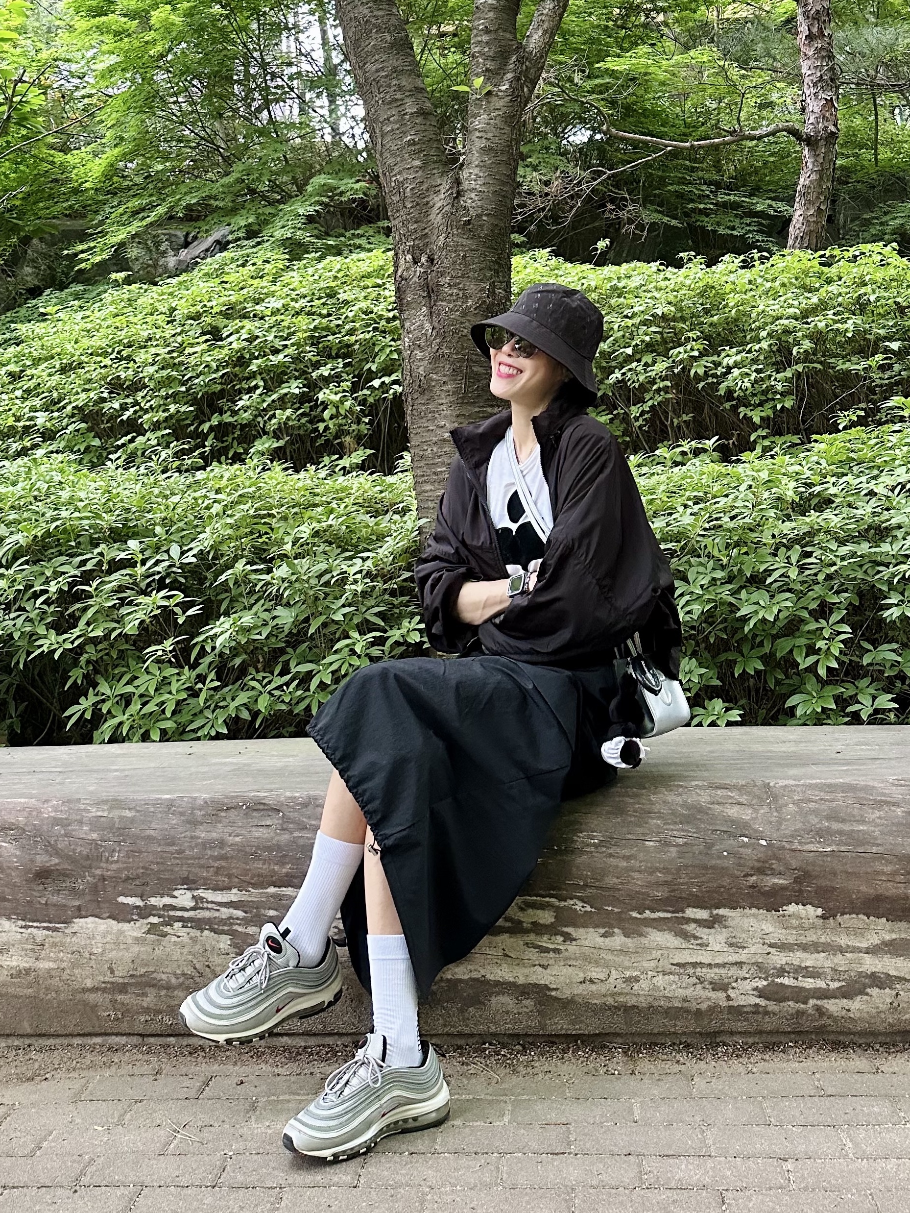 Nike Air Max 97 OG Silver Bullet 2022, Telfar Small Shopping Bag Silver 착용 스타일 - 3