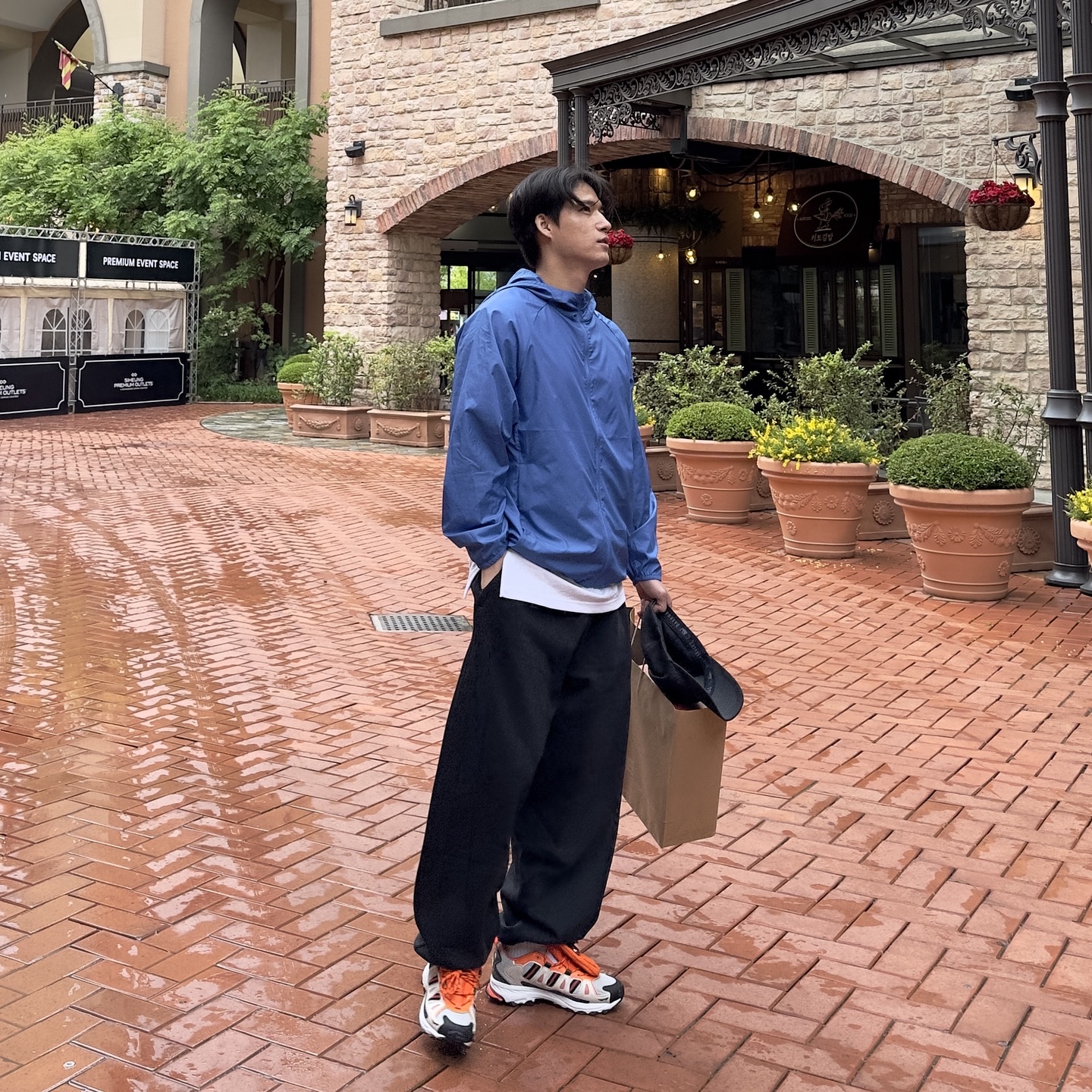 아디다스 x 션 우더스푼 x 아트모스 슈퍼터프 어드벤처 스톤 파워 레드, 나이키 x 스투시 NRG 워시드 플리스 팬츠 블랙 (DO5296-010) 착용 스타일 - 2