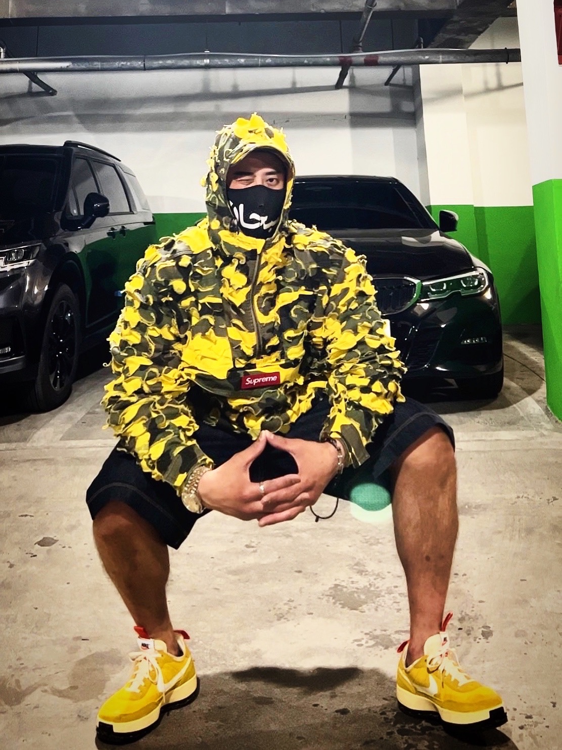 Supreme Griffin Camp Cap Yellow Camo - 22FW, Supreme x Griffin Anorak Yellow Camo - 22FW 착용 스타일 - 4