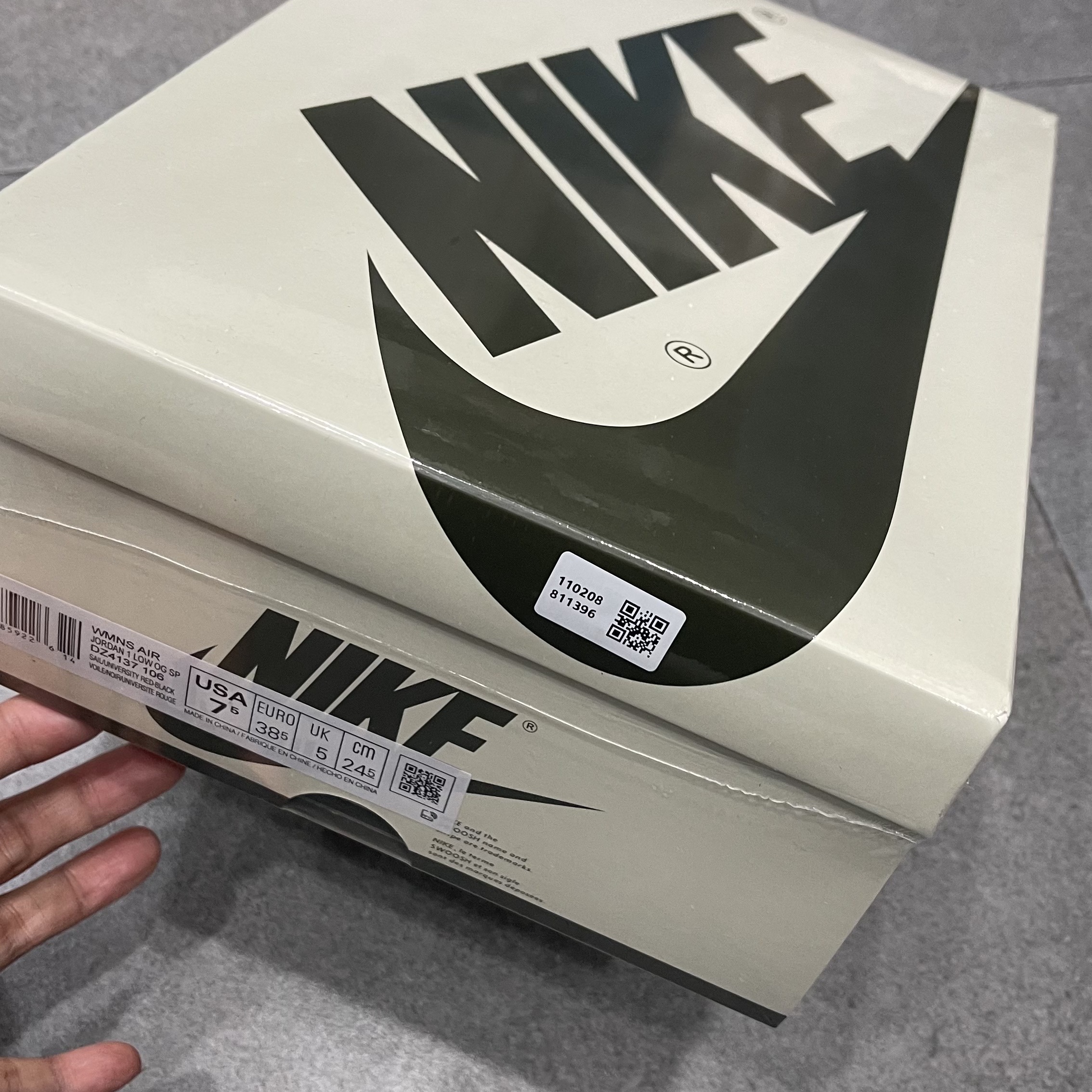 (W) Jordan 1 x Travis Scott Retro Low OG SP Medium Olive 착용 스타일 - 1