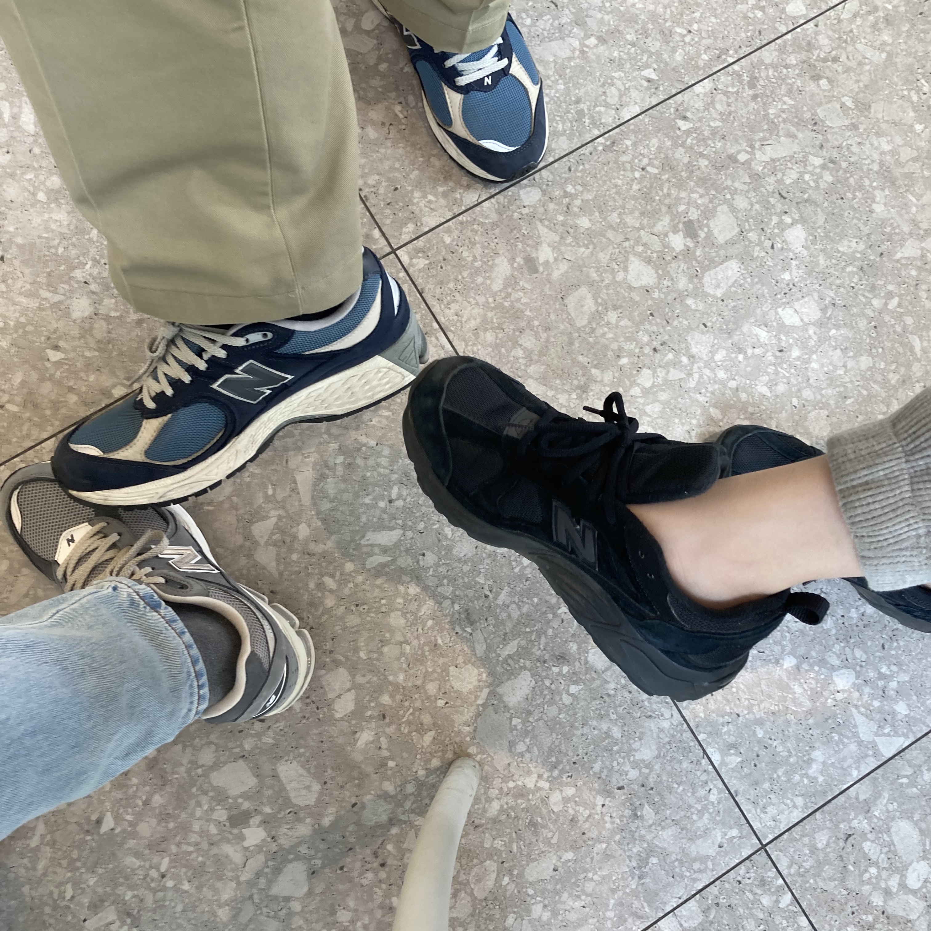 New Balance 2002R Dark Navy, New Balance 878 Triple Black 착용 스타일